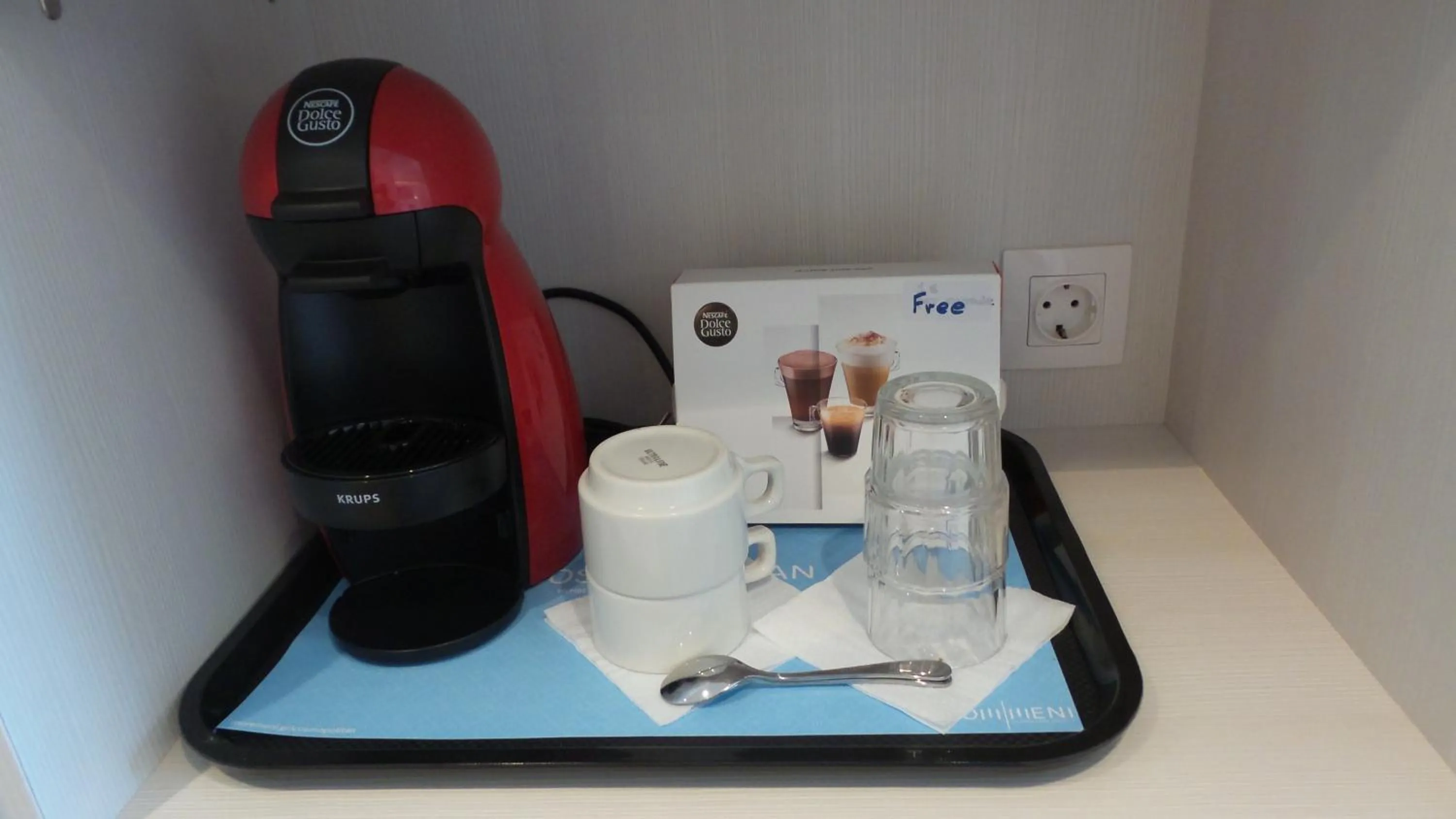 Coffee/tea facilities in Cosmopolitan Hotel