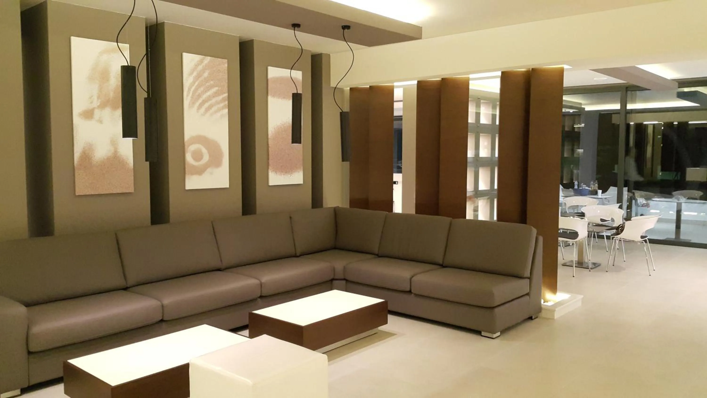 Communal lounge/ TV room in Cosmopolitan Hotel