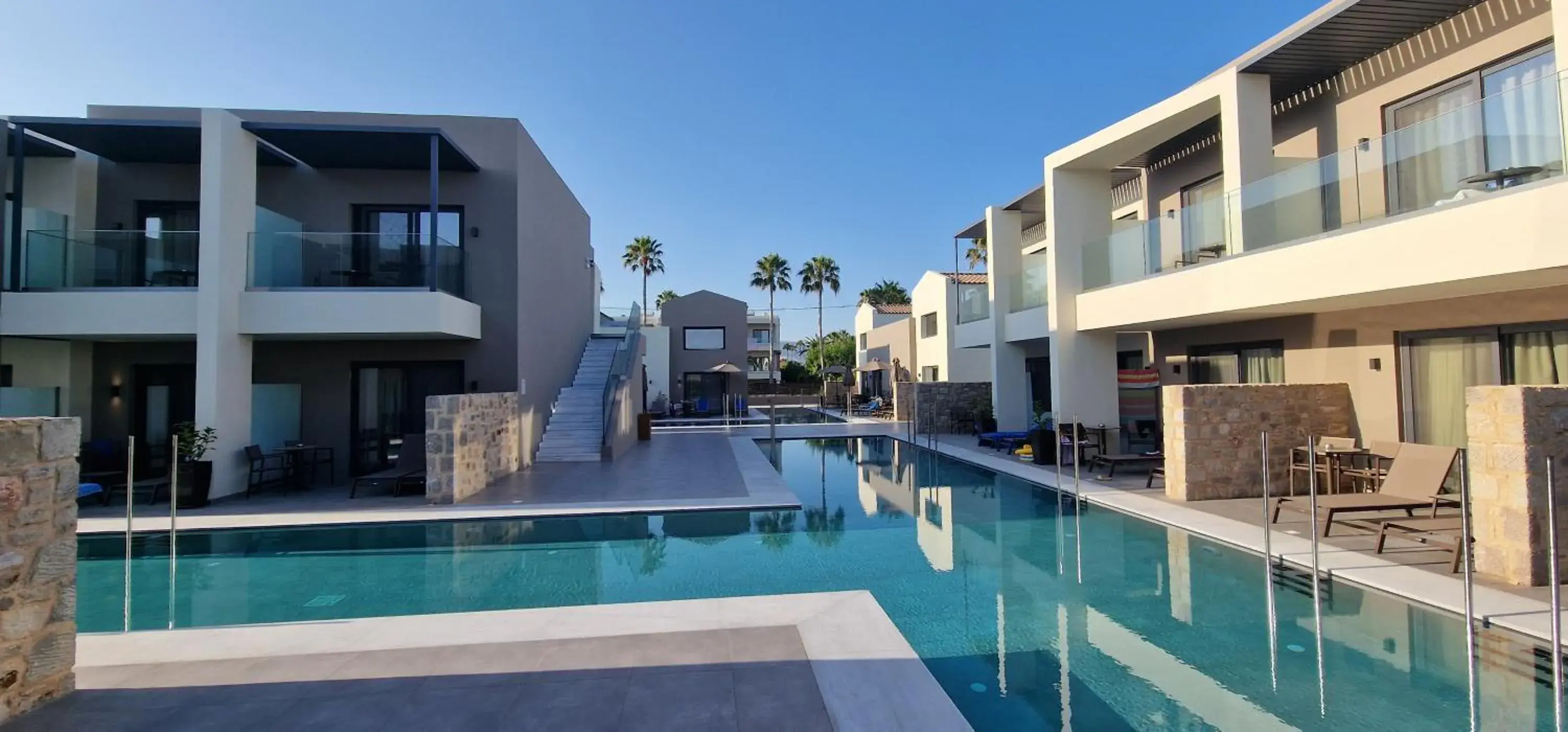 Deluxe Twin Room in Cosmopolitan Hotel Deluxe Twin Room in Cosmopolitan Hotel