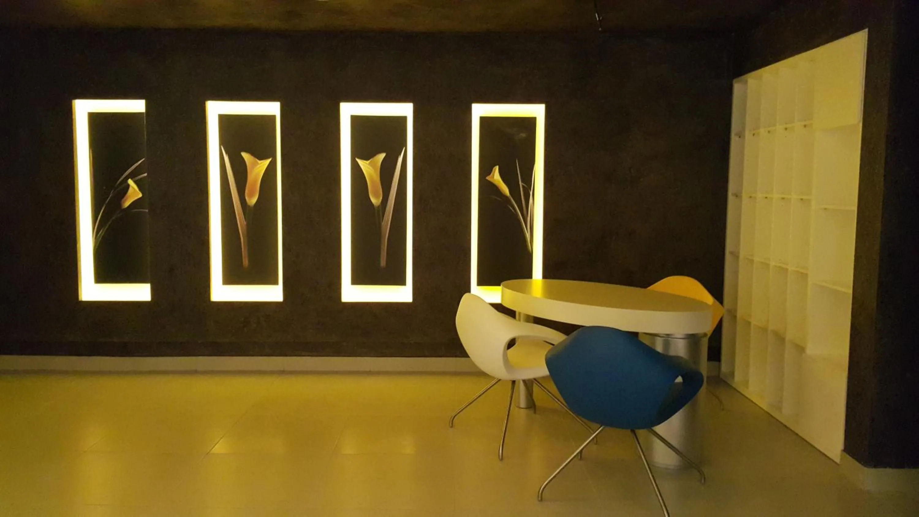 Decorative detail in Cosmopolitan Hotel