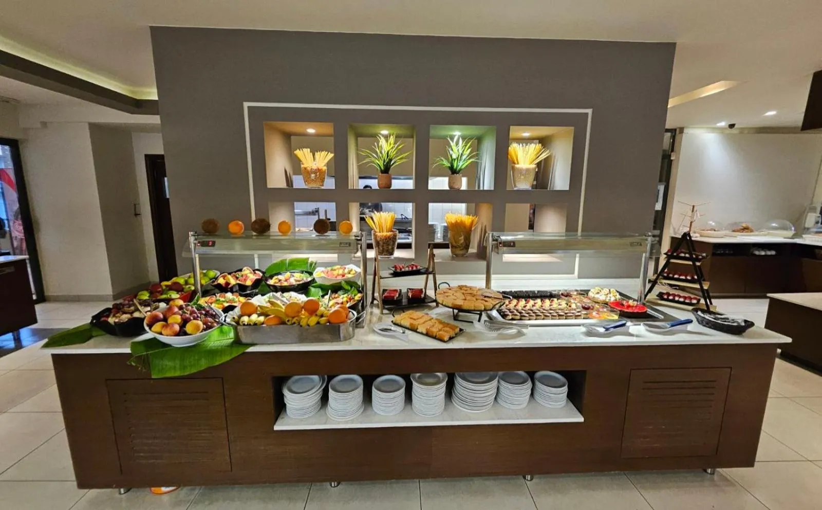 Food and drinks in Cosmopolitan Hotel