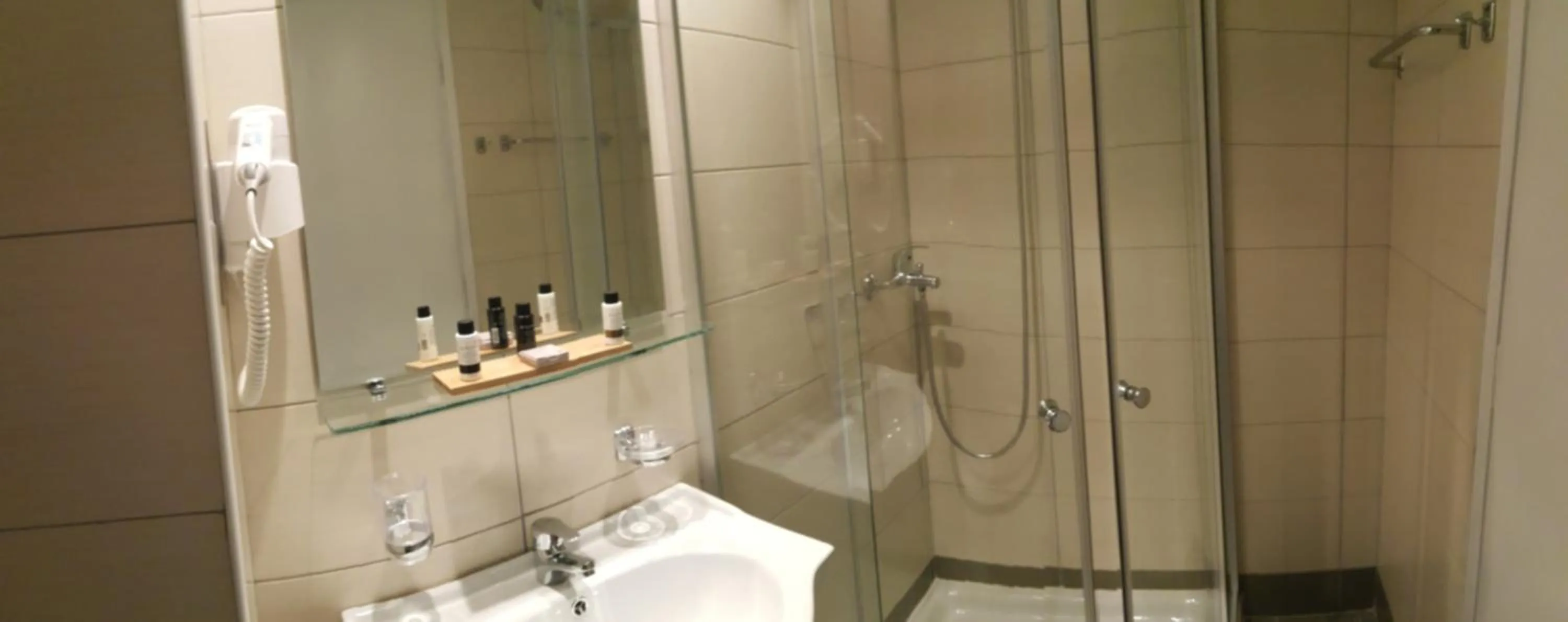 Bathroom in Cosmopolitan Hotel