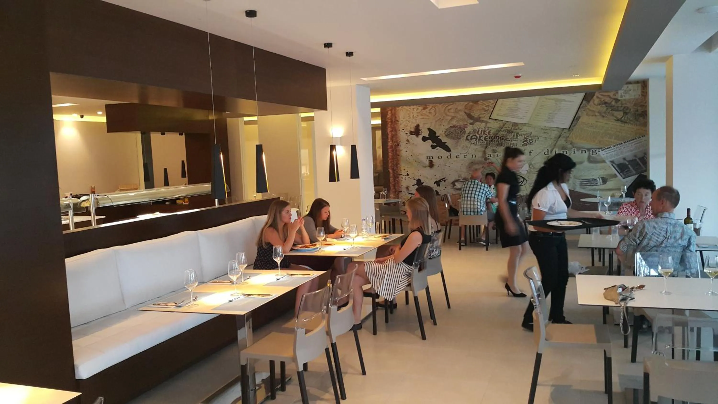 Breakfast in Cosmopolitan Hotel