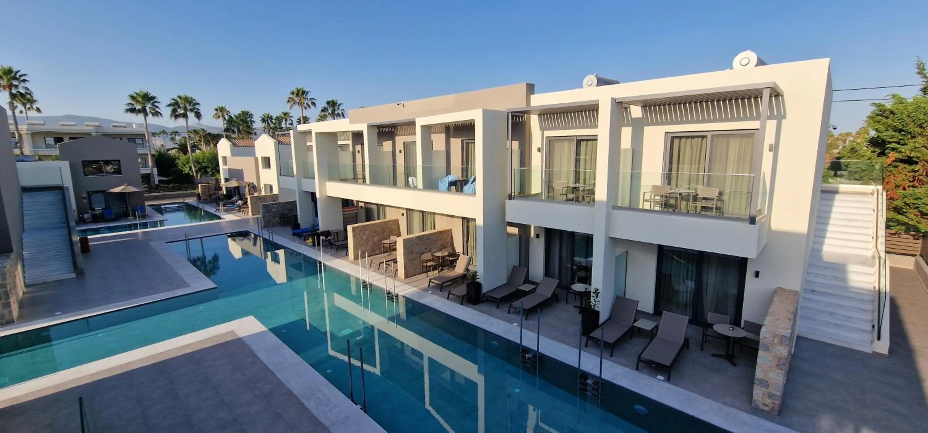 Pool view in Cosmopolitan Hotel