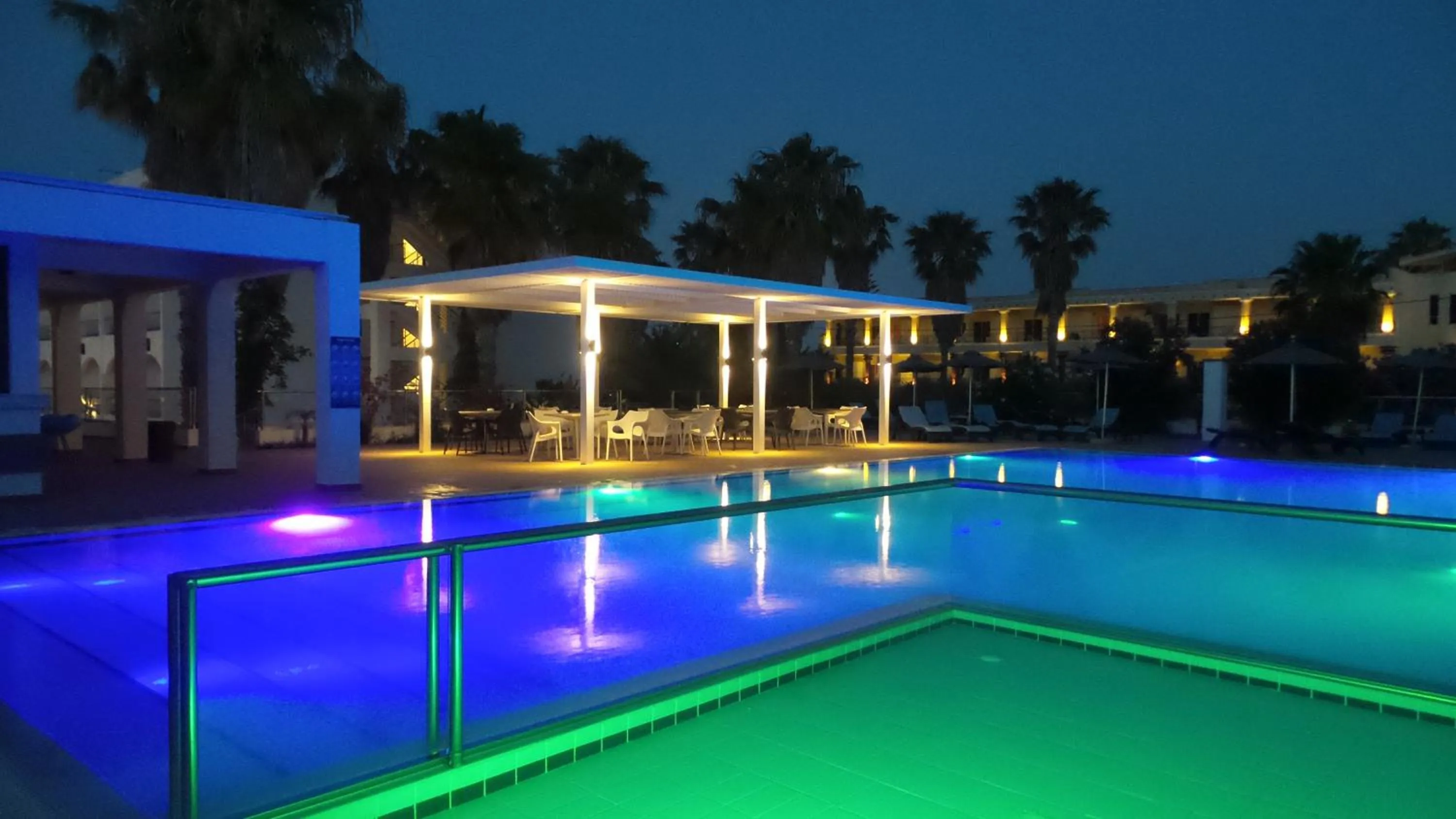 Swimming pool in Cosmopolitan Hotel