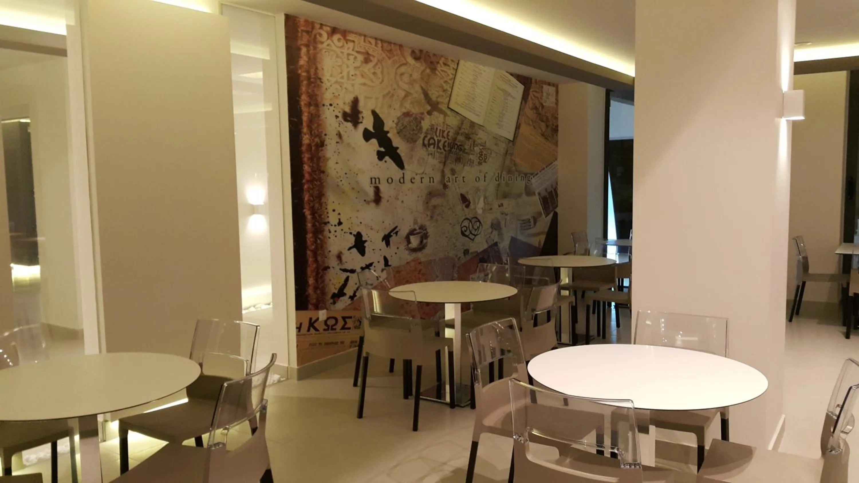 Restaurant/places to eat in Cosmopolitan Hotel