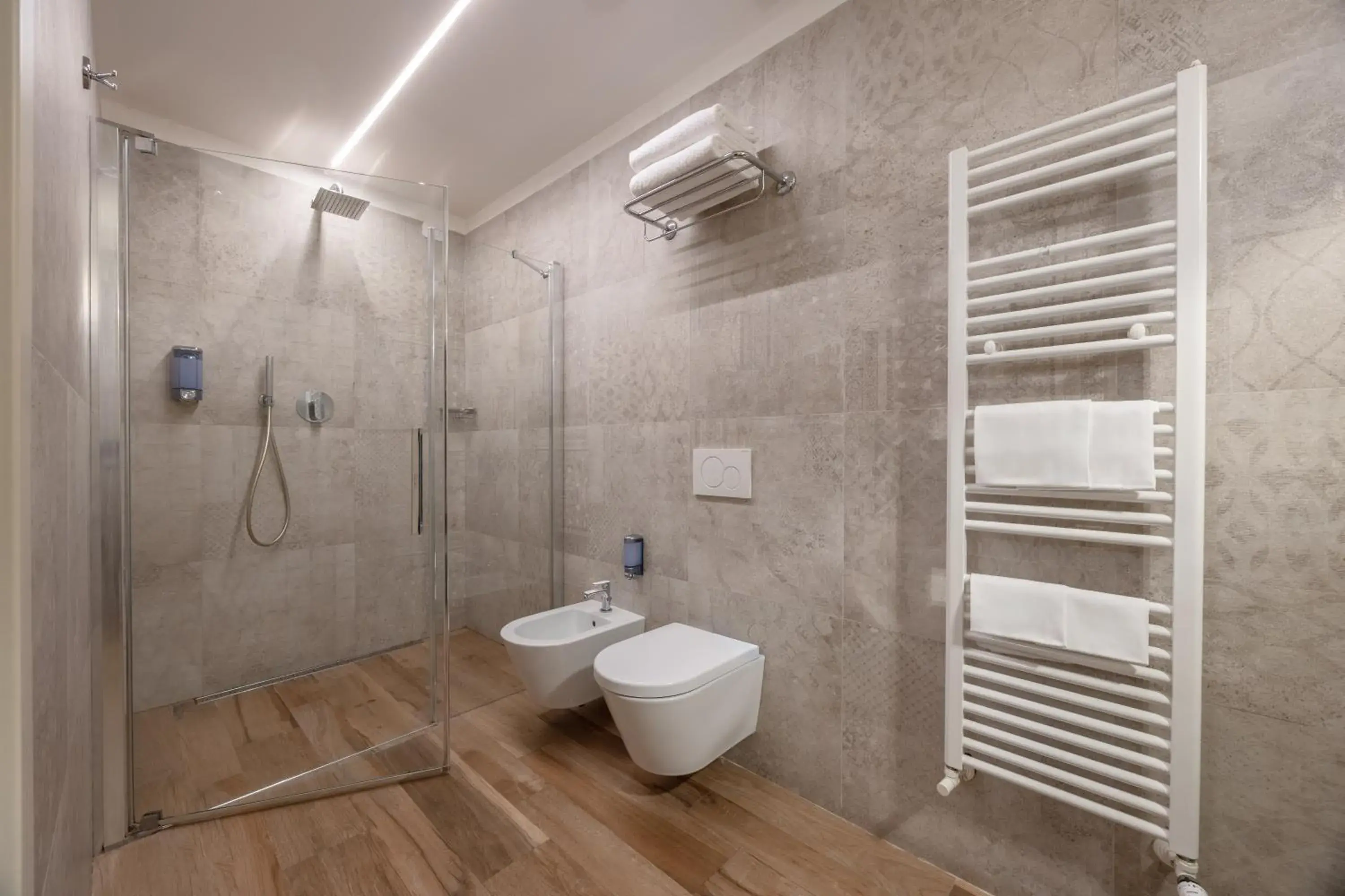 Family Room with Private Bathroom in Hotel Flavia Family Room with Private Bathroom in Hotel Flavia