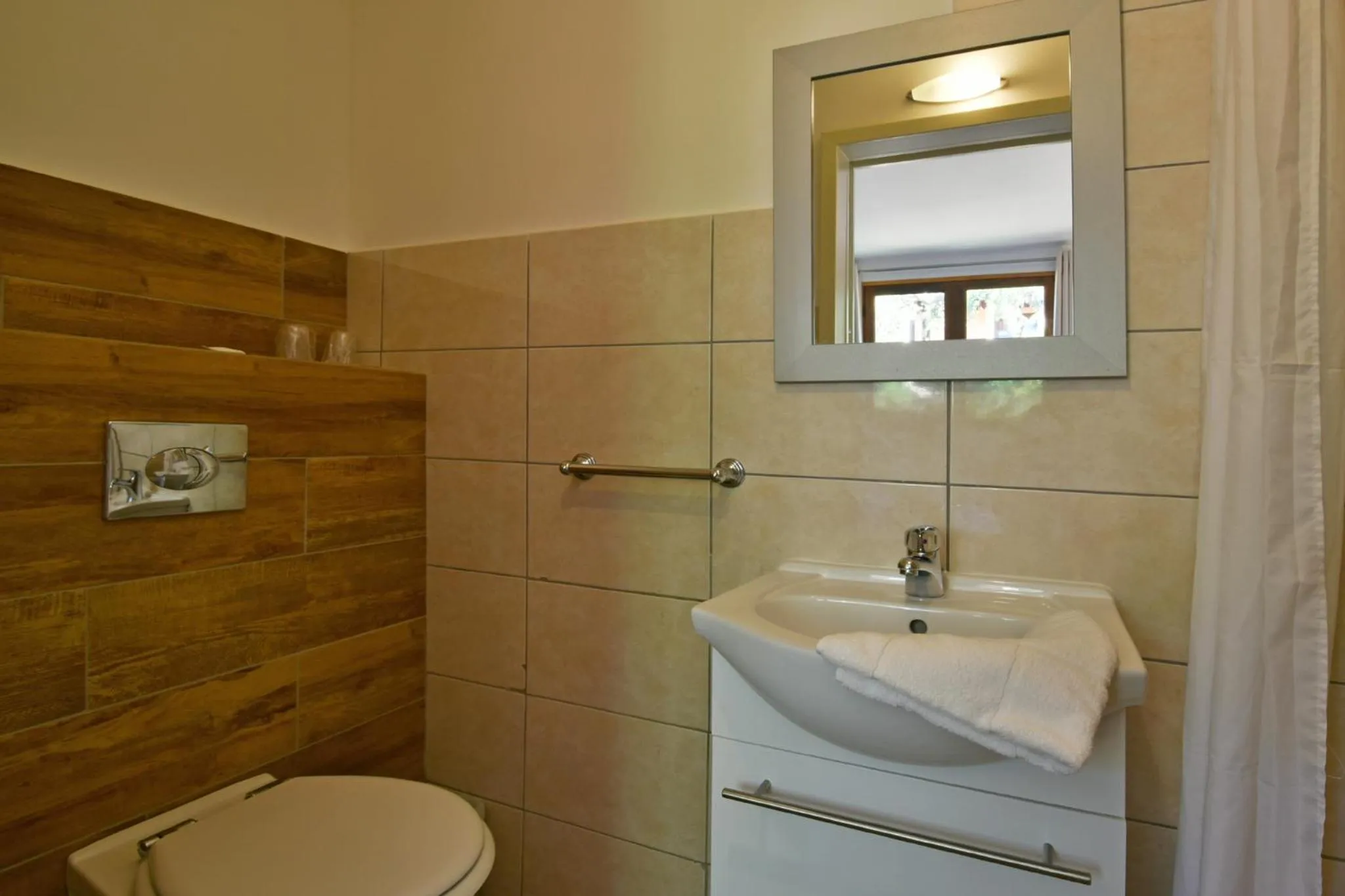 Toilet in Bungalows Du Maquis