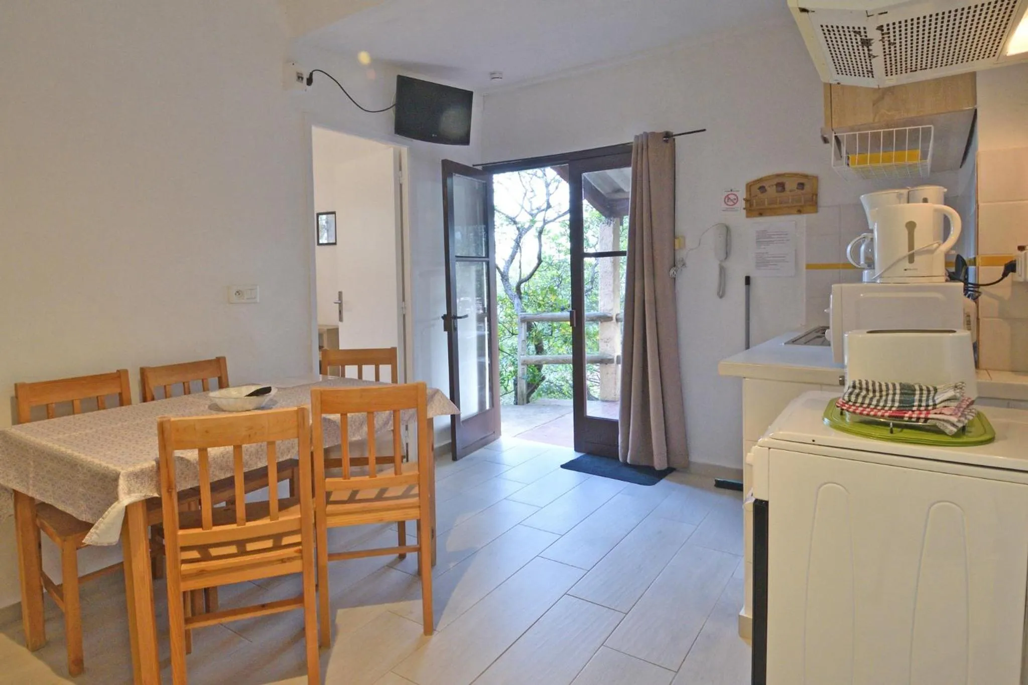 Kitchen or kitchenette in Bungalows Du Maquis
