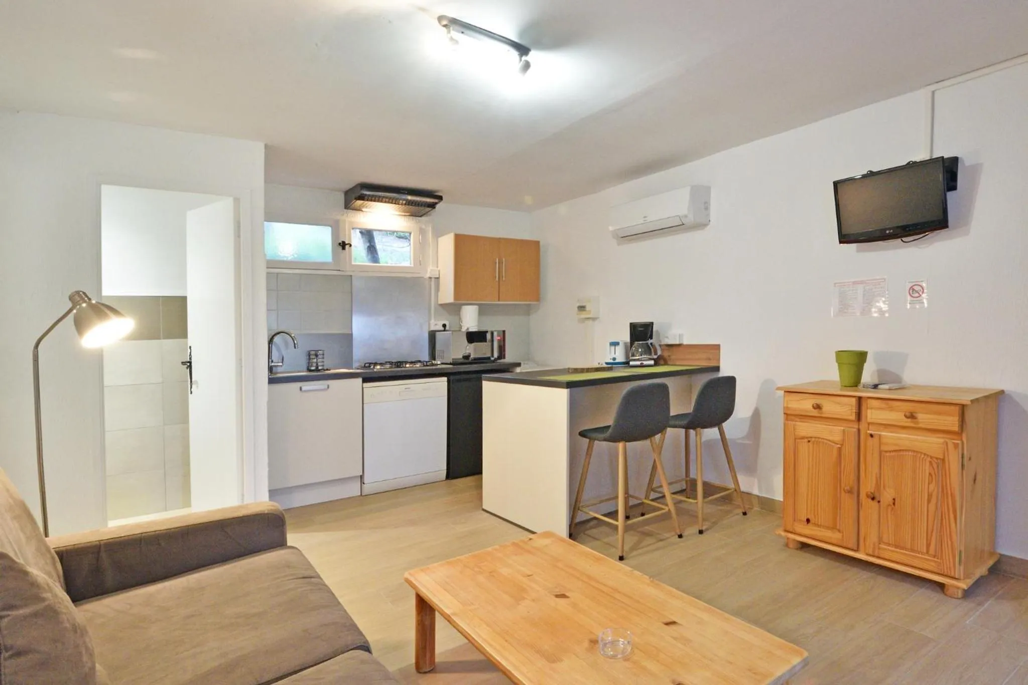 TV and multimedia in Bungalows Du Maquis