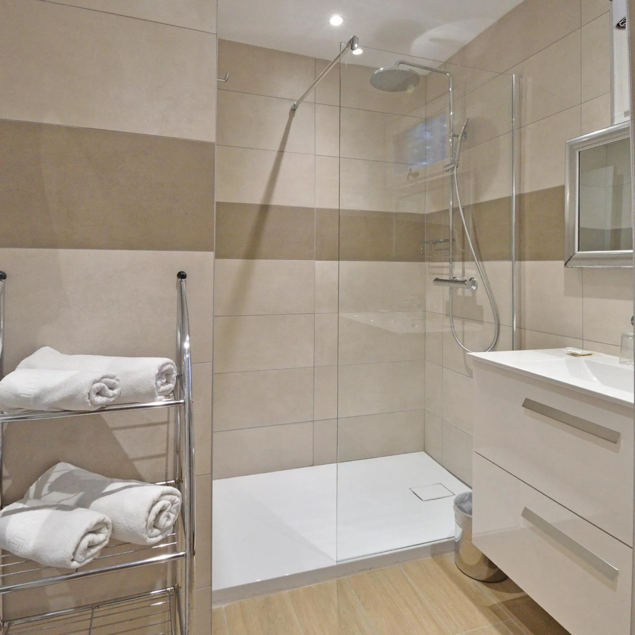 Property building in Bungalows Du Maquis