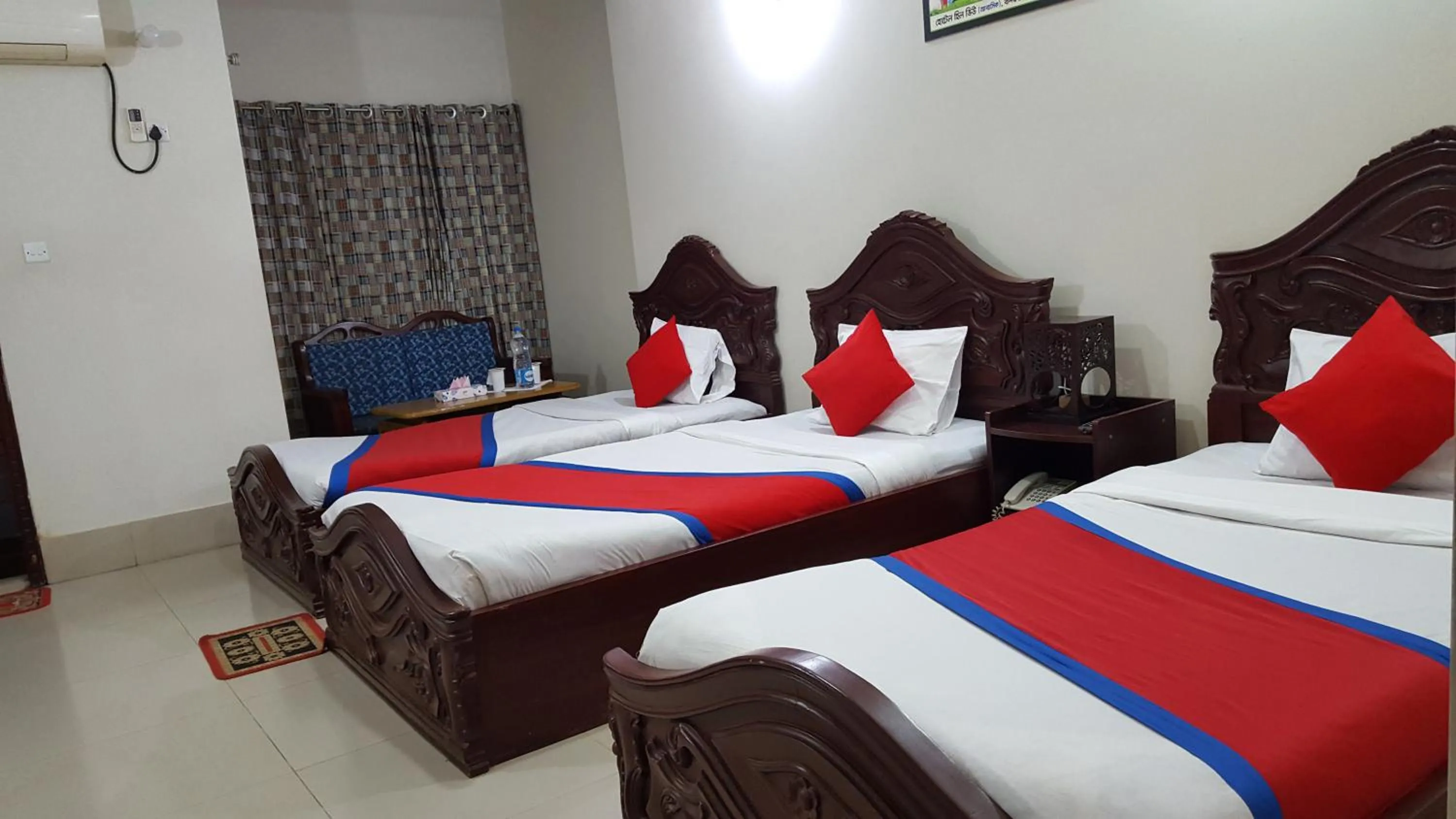 Bed in Hotel Hill View