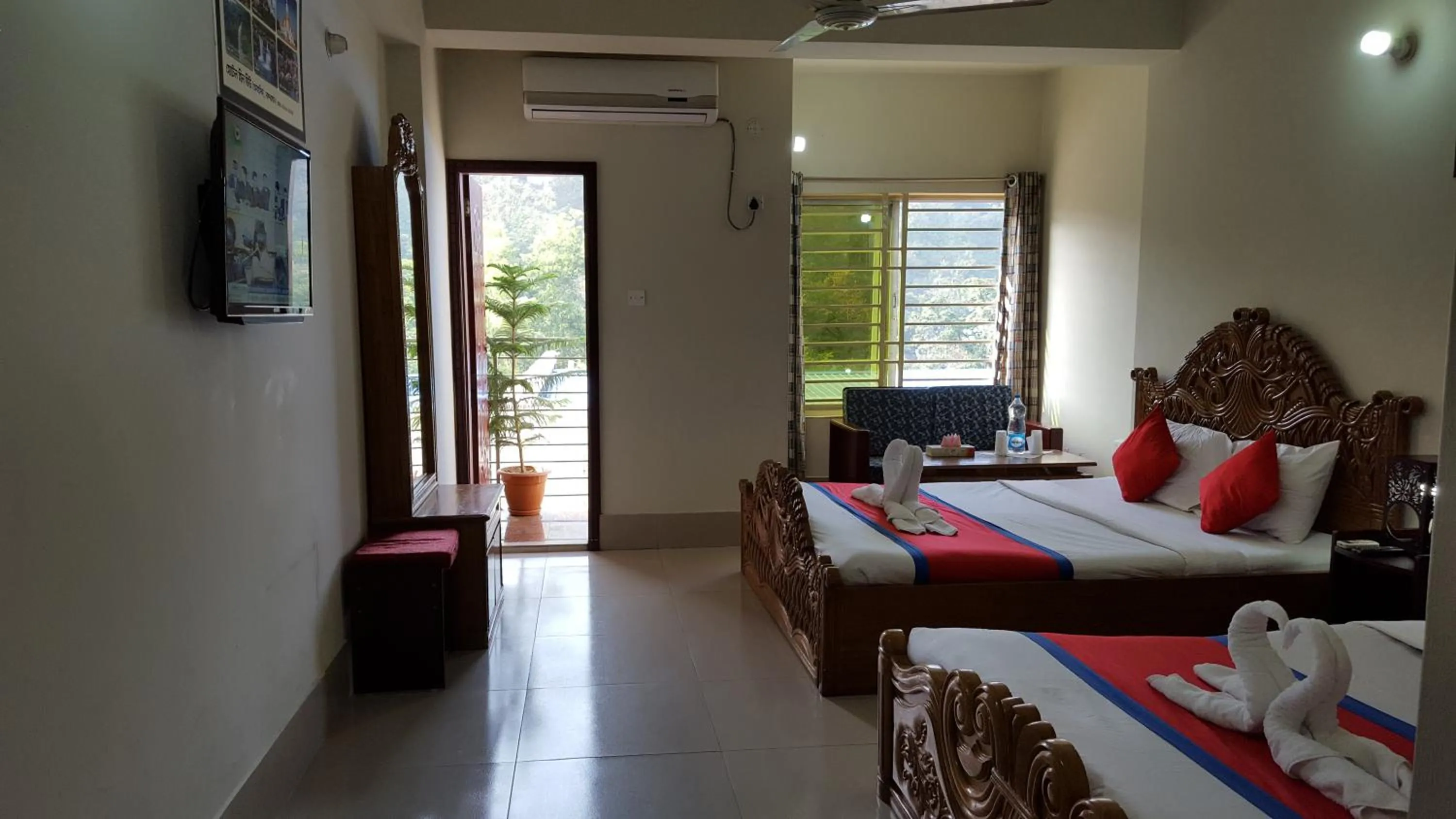 Bed in Hotel Hill View