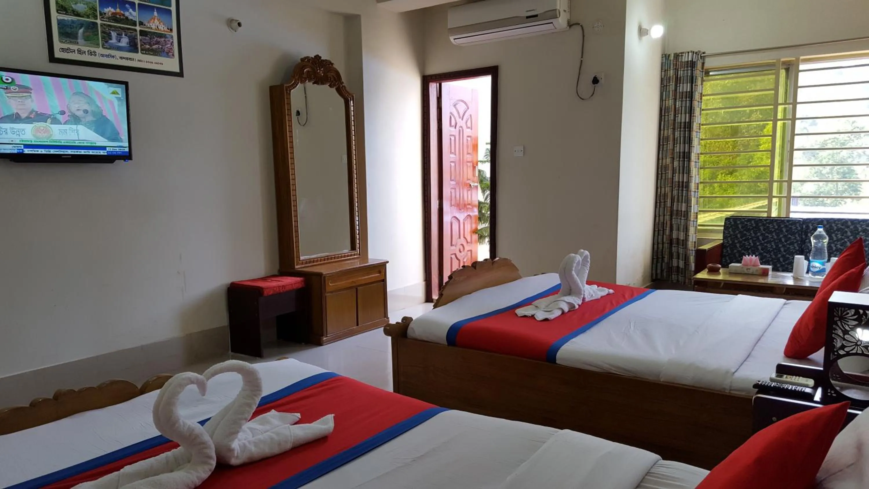Bed in Hotel Hill View