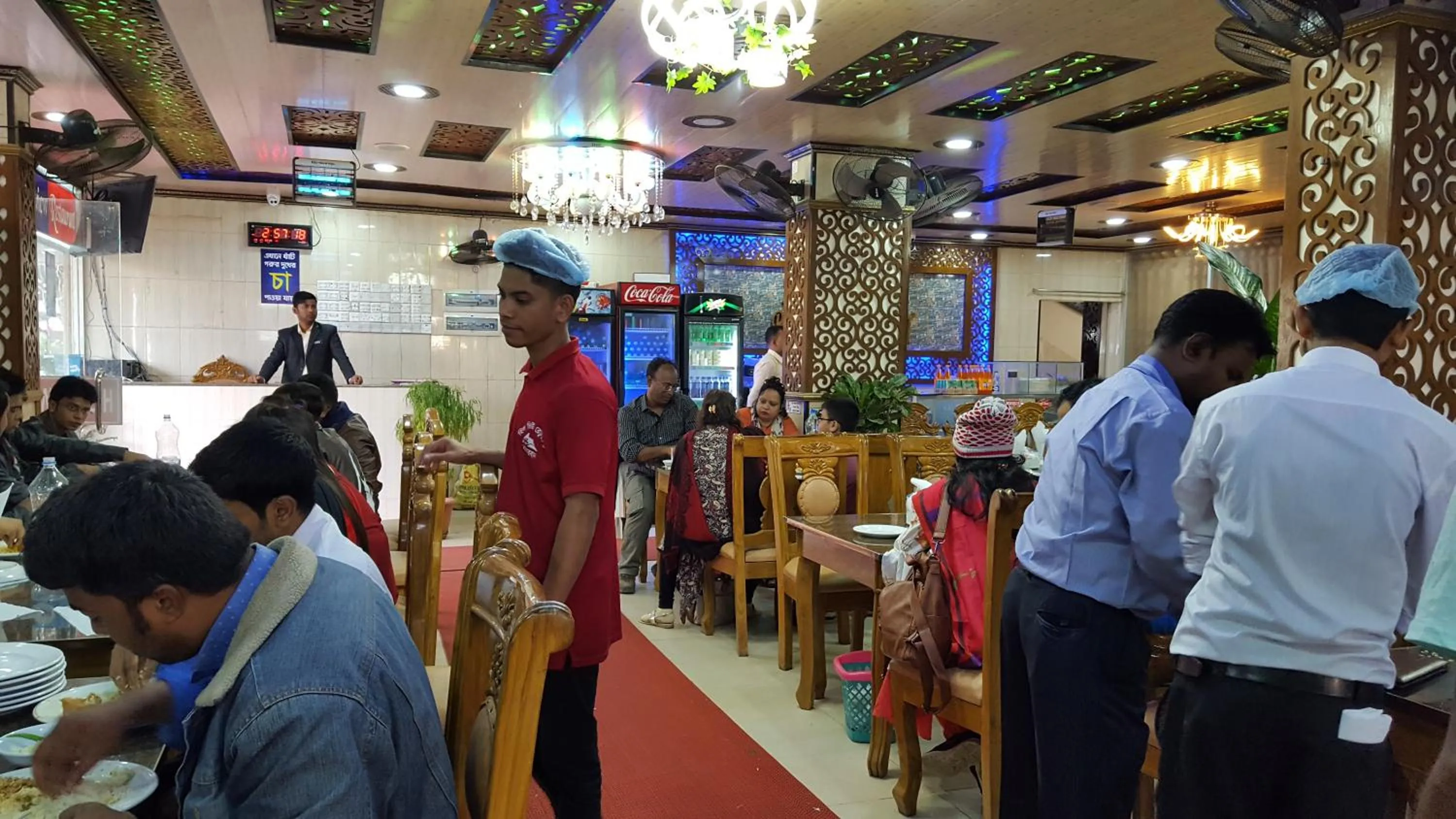 Restaurant/places to eat in Hotel Hill View