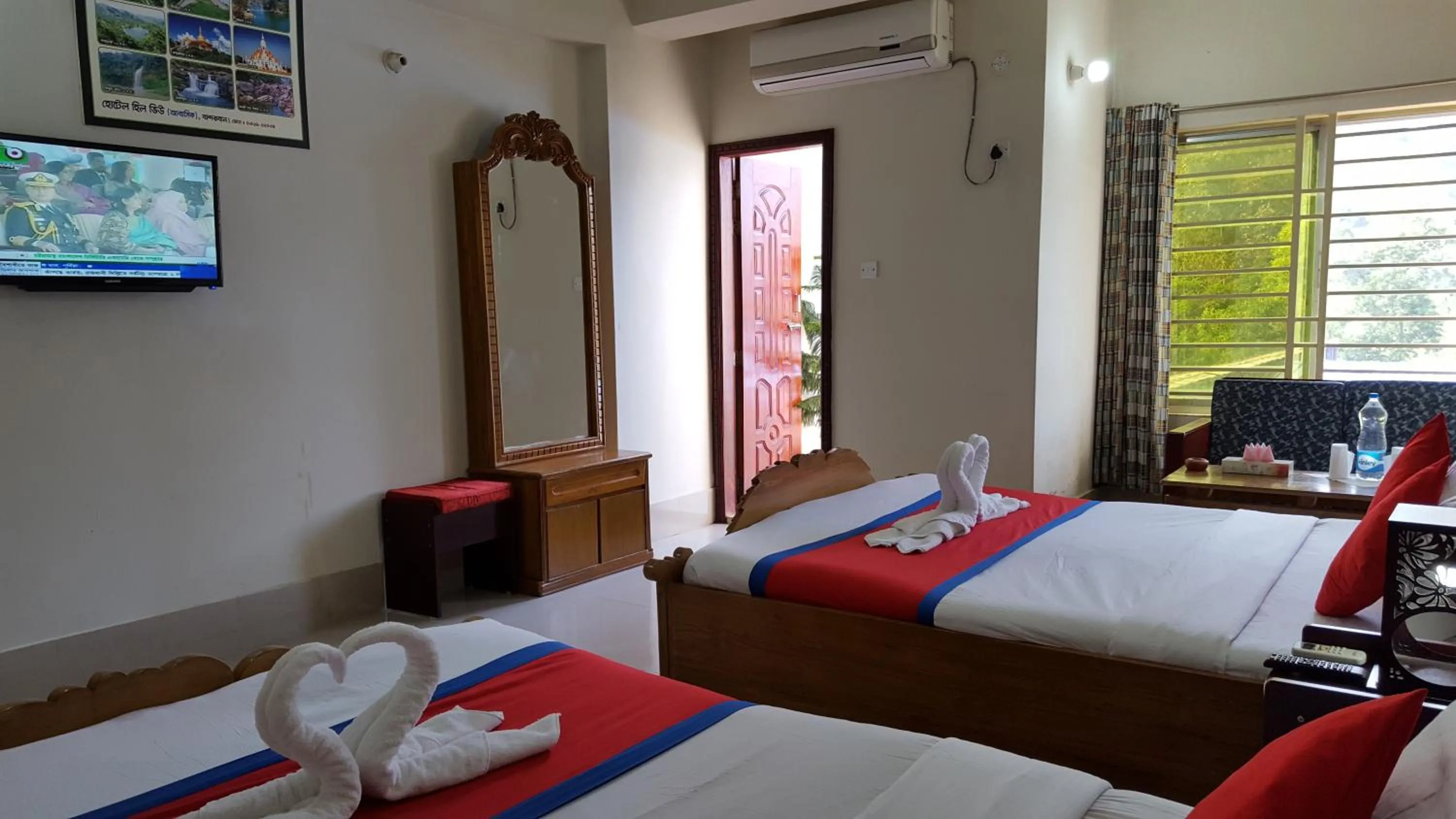 Bed in Hotel Hill View