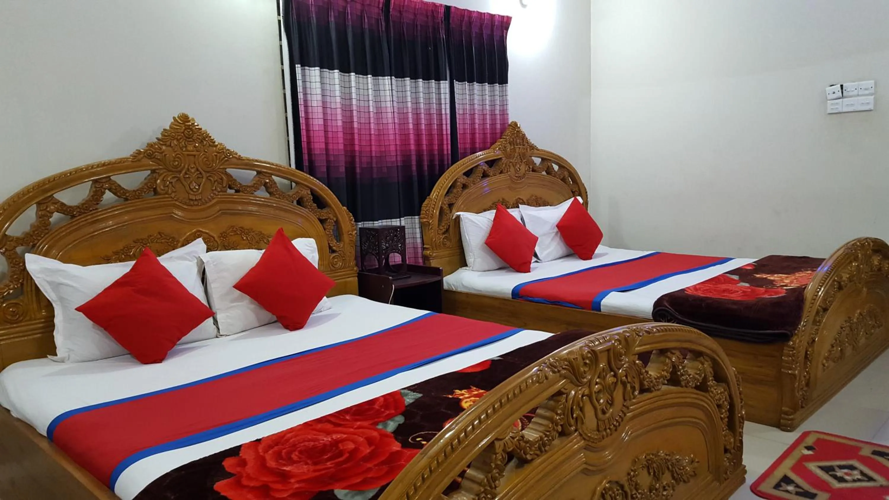 Bed in Hotel Hill View