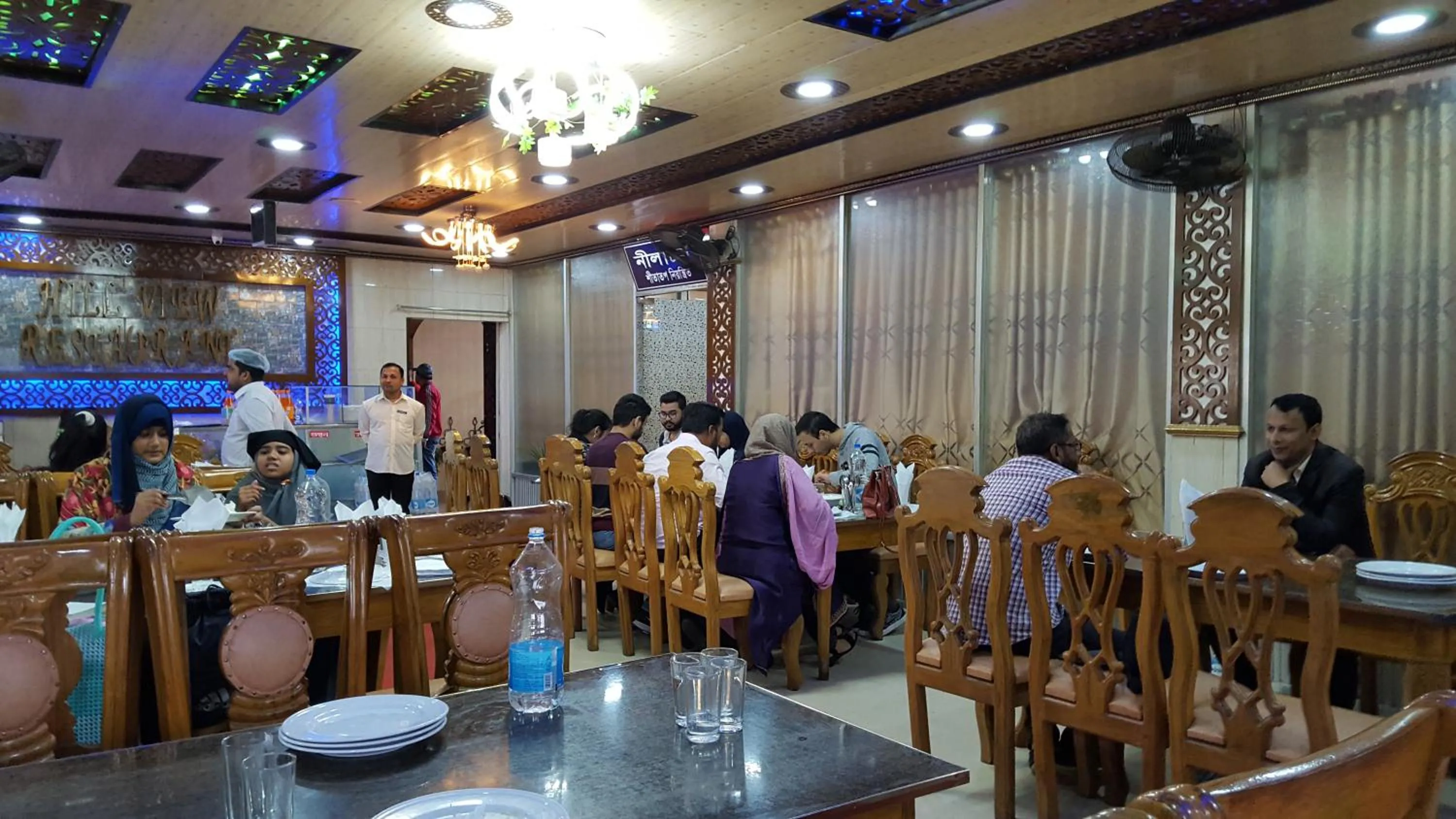 Restaurant/places to eat in Hotel Hill View