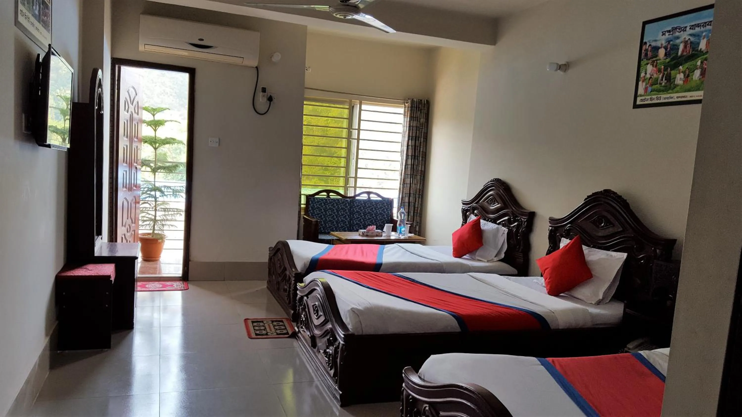 Bed in Hotel Hill View