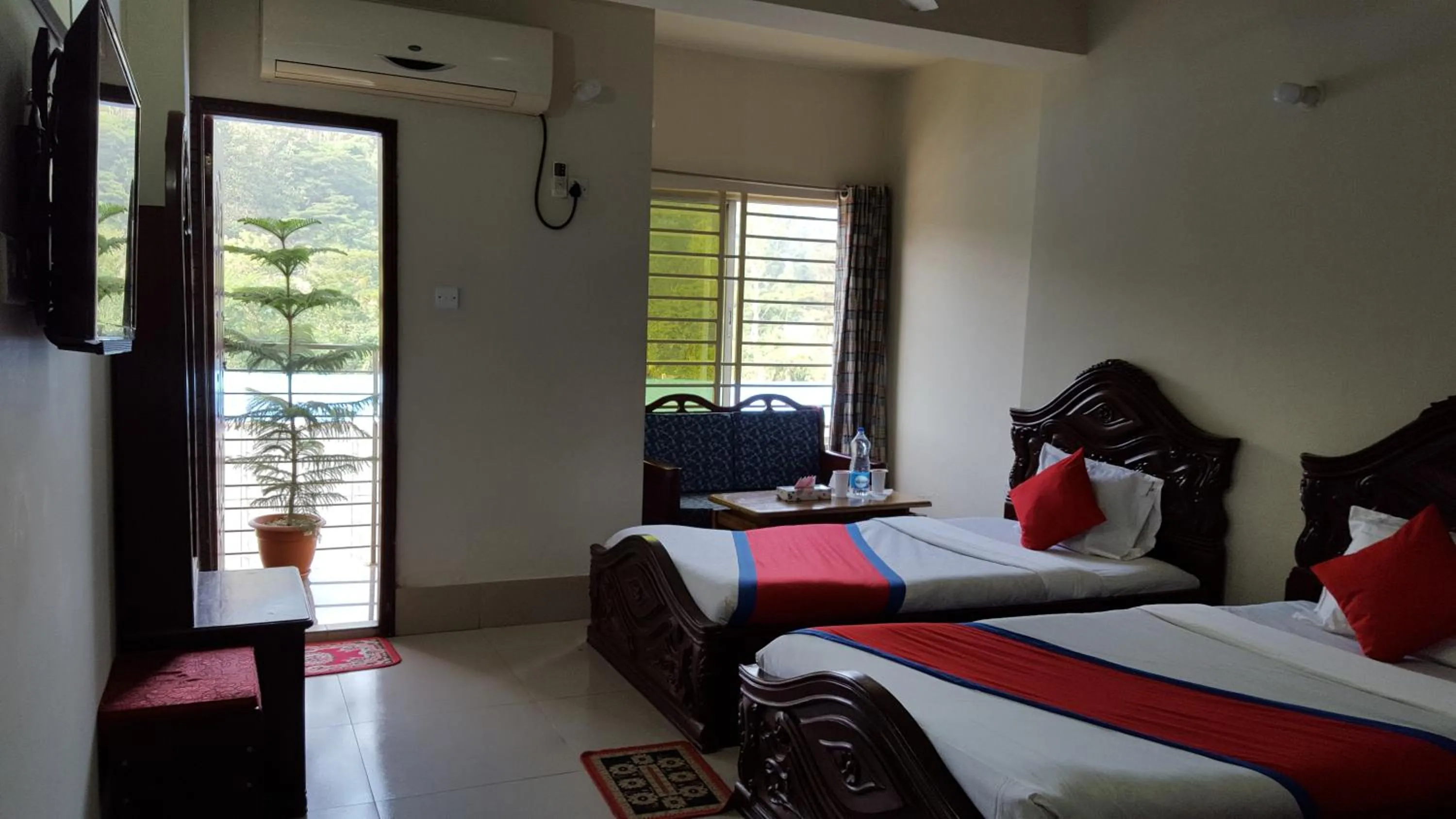 Bed in Hotel Hill View