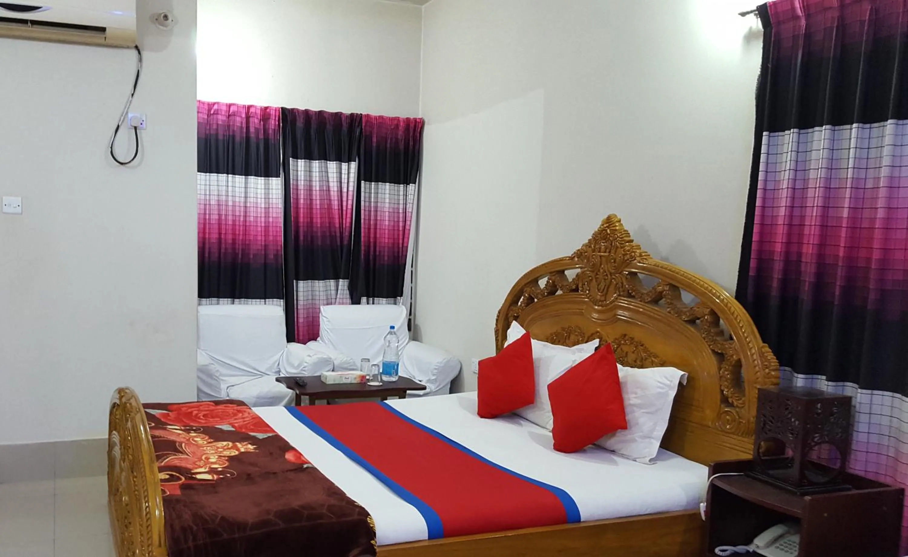 Bed in Hotel Hill View