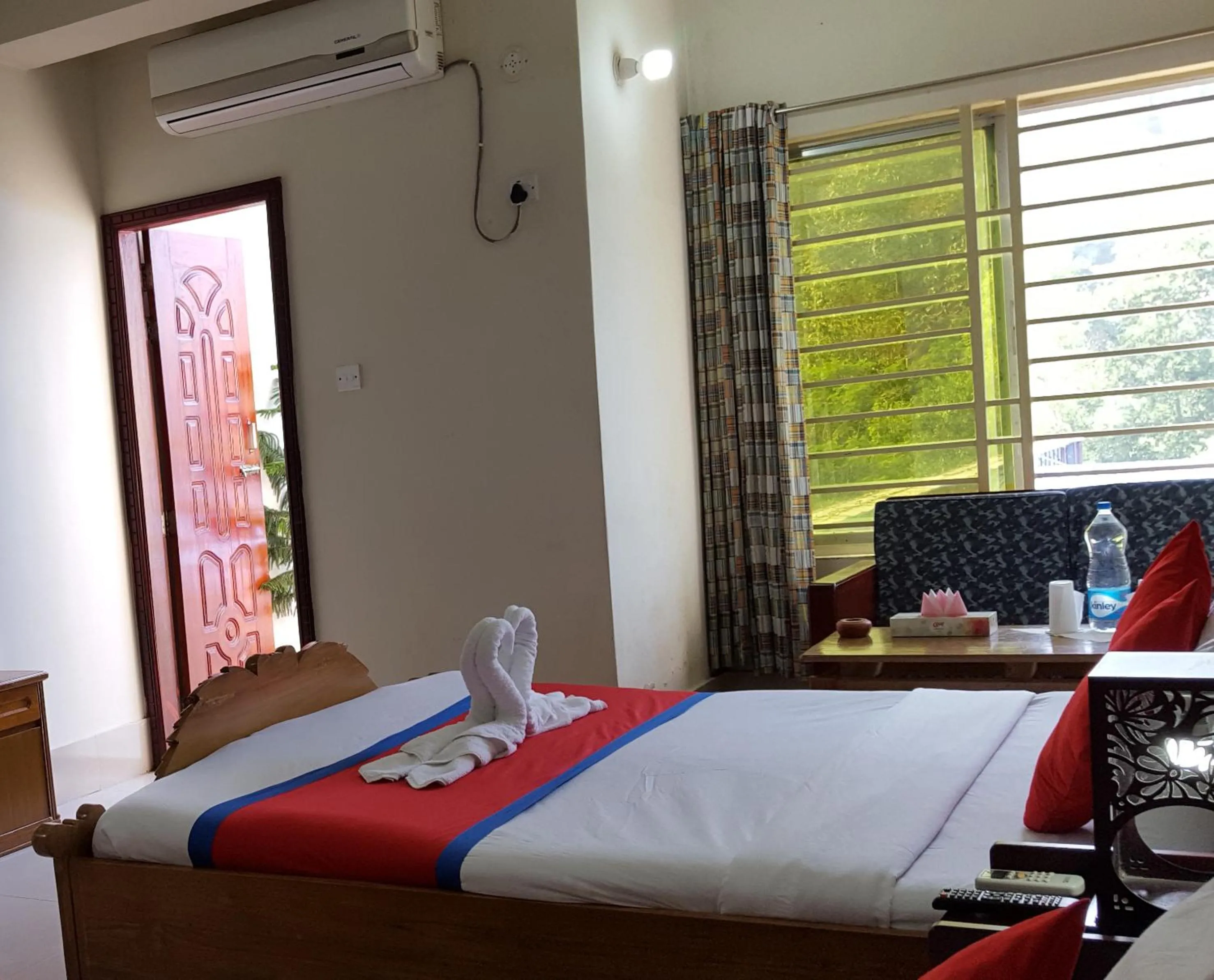 Bed in Hotel Hill View