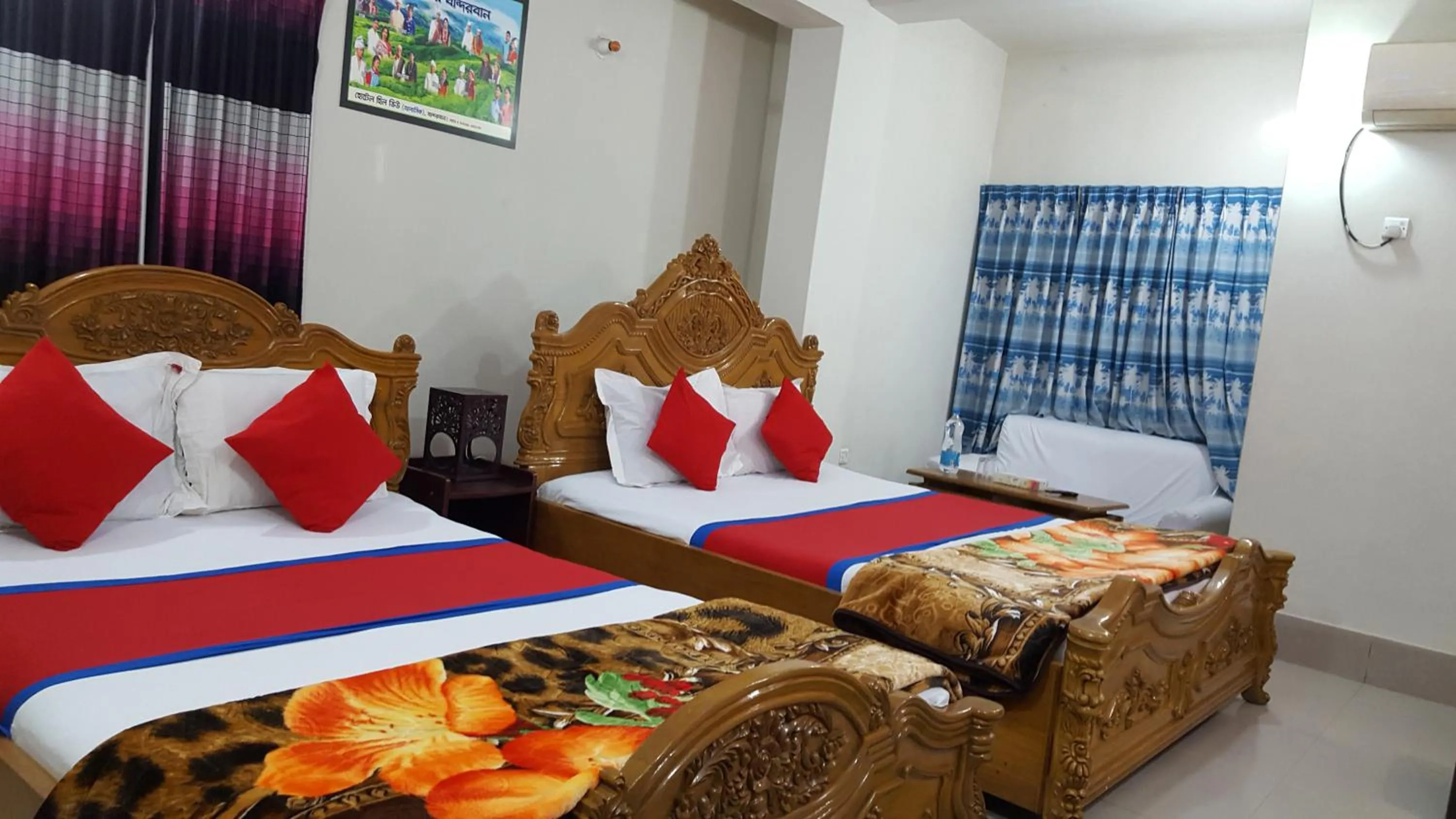 Bed in Hotel Hill View