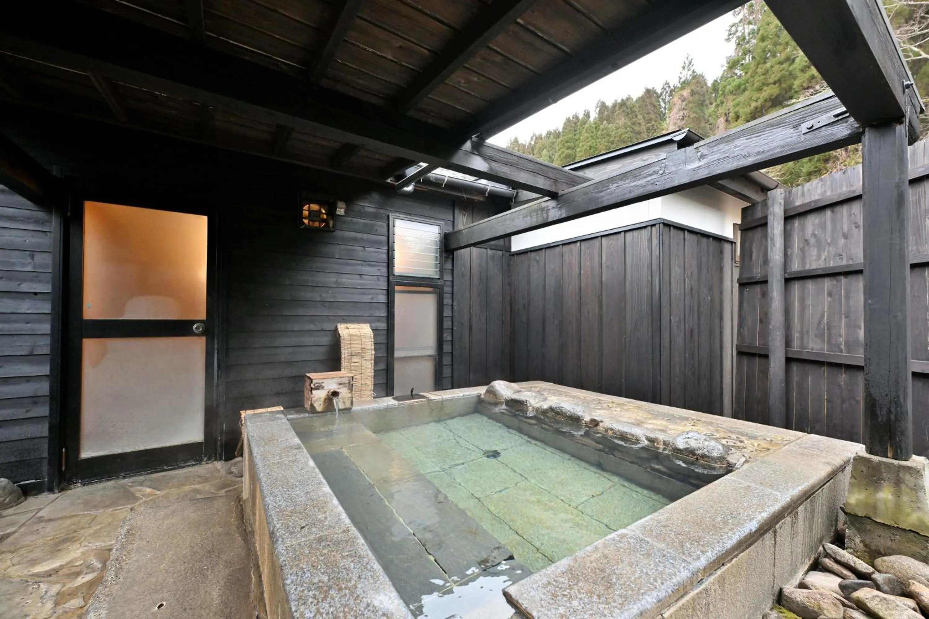 Open Air Bath in Shikinosato Hanamura