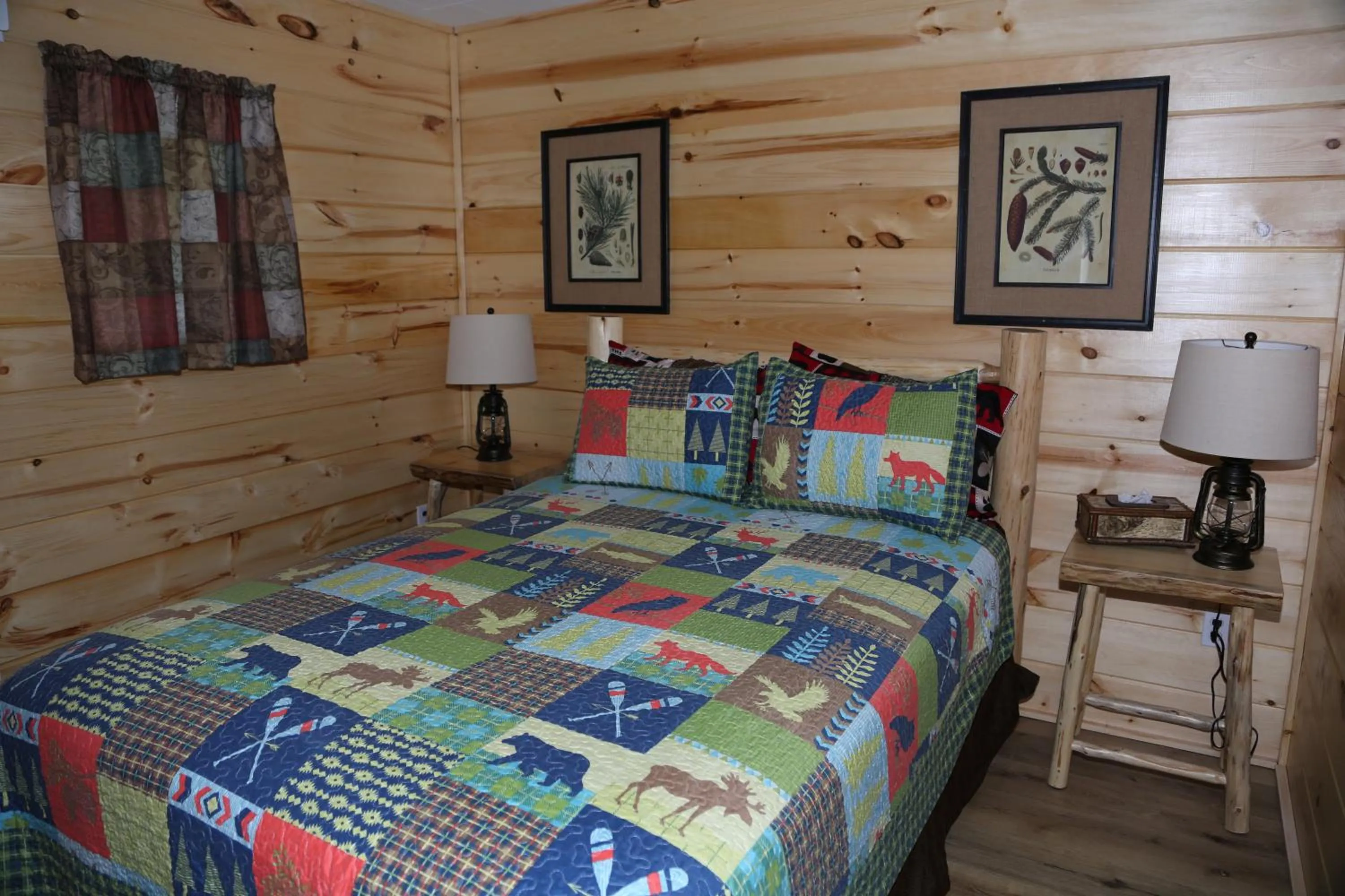 Bed in Rowe's Adirondack Cabins of Schroon Lake
