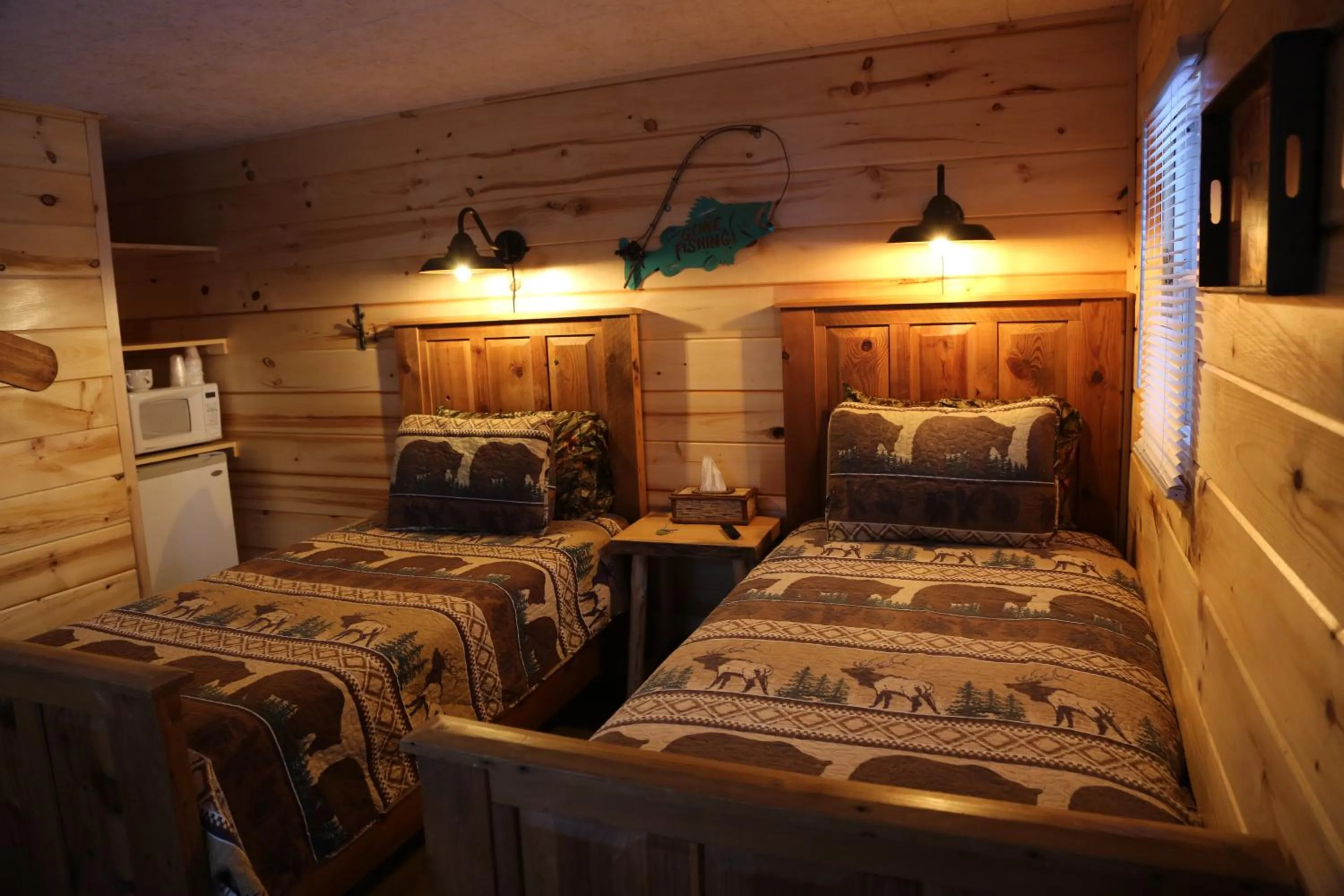 Bed in Rowe's Adirondack Cabins of Schroon Lake