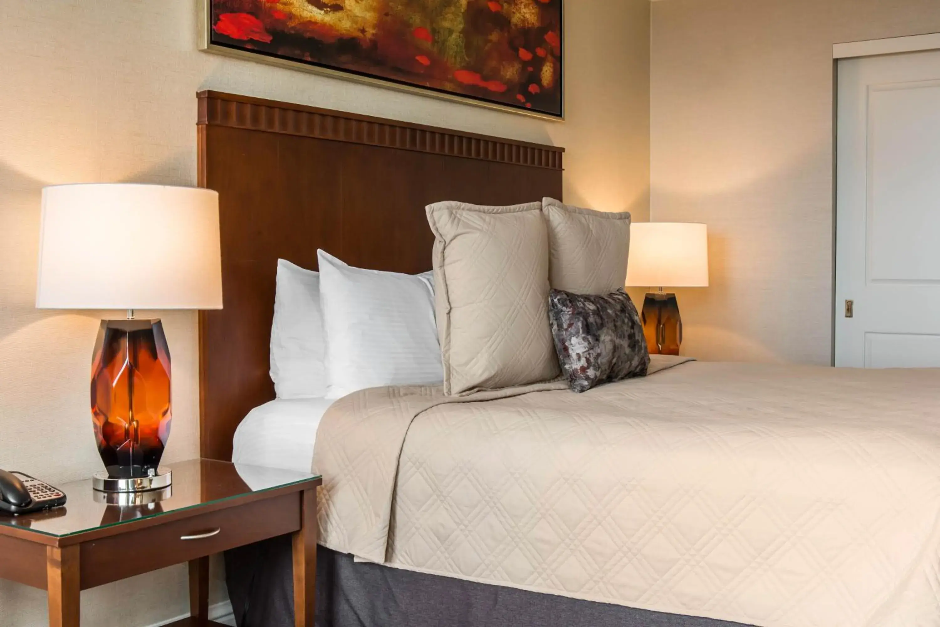 Photo of the whole room, Bed in Omni Providence Photo of the whole room, Bed in Omni Providence