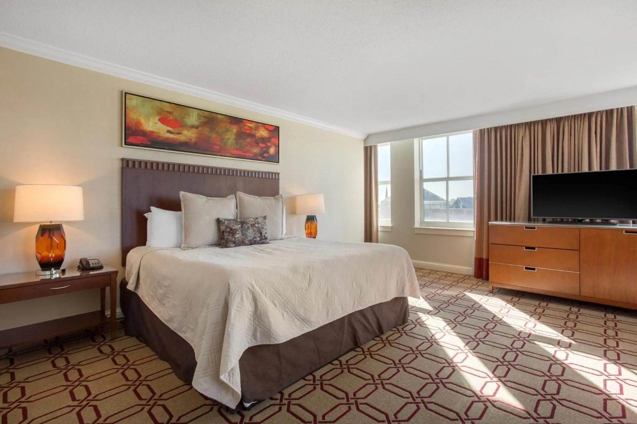 Photo of the whole room, Bed in Omni Providence