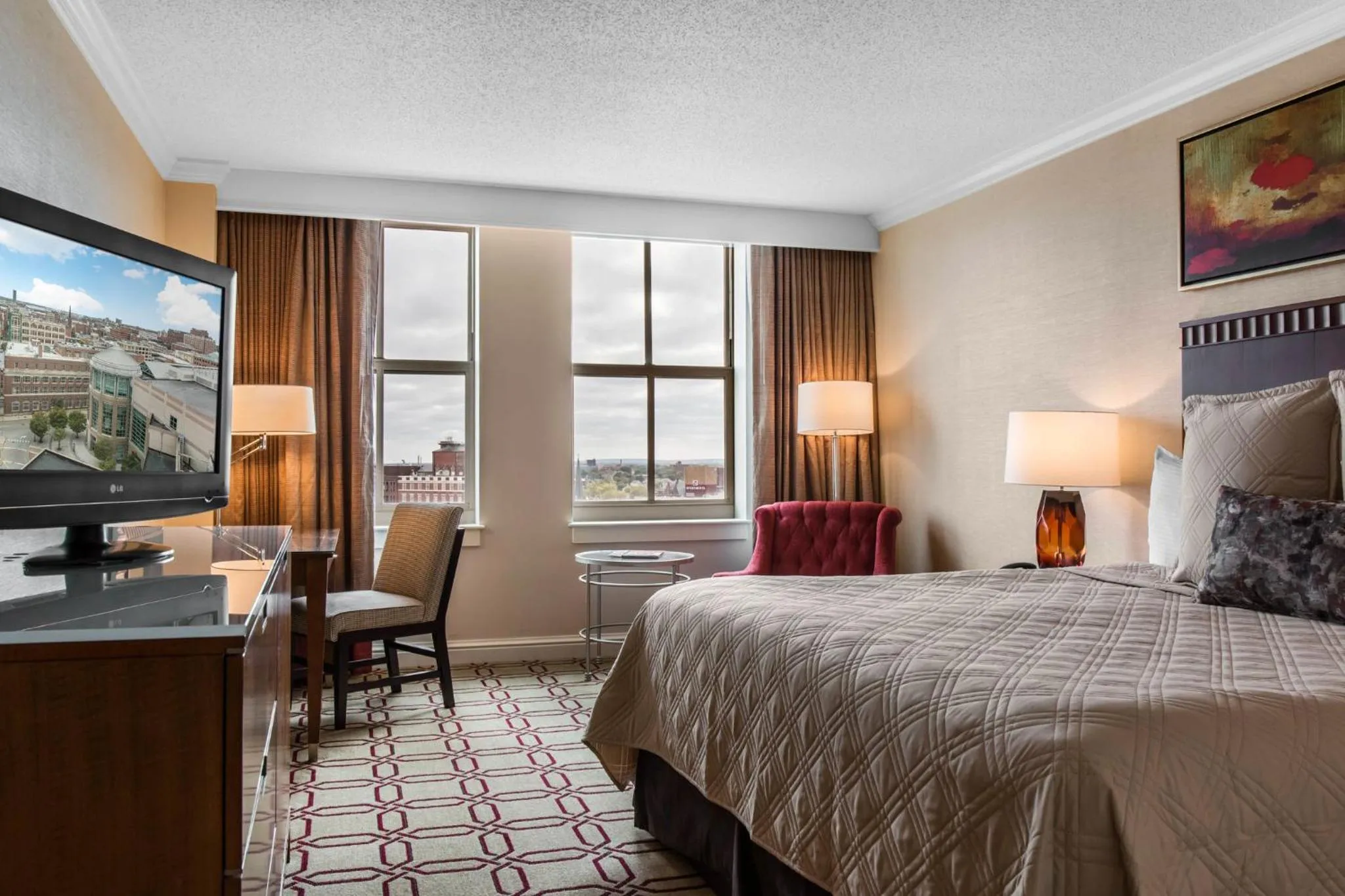 Photo of the whole room, Bed in Omni Providence