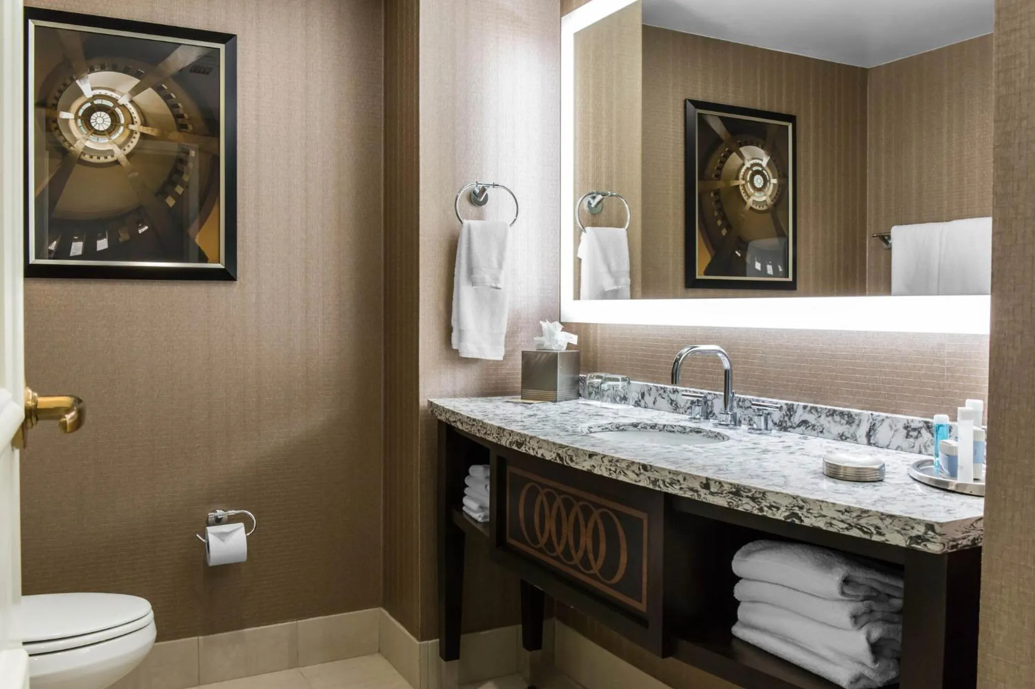 Bedroom in Omni Providence