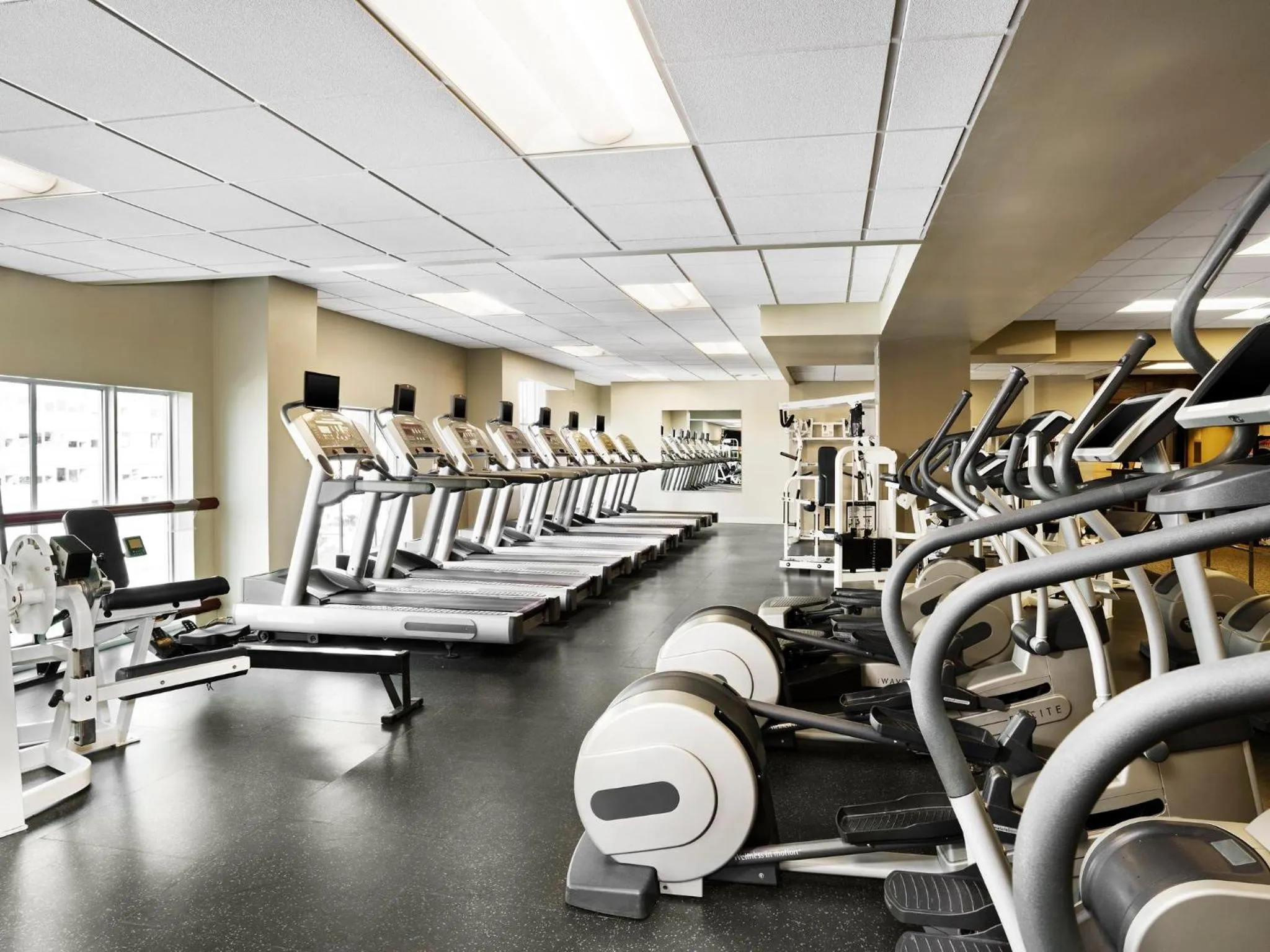 Fitness centre/facilities in Omni Providence