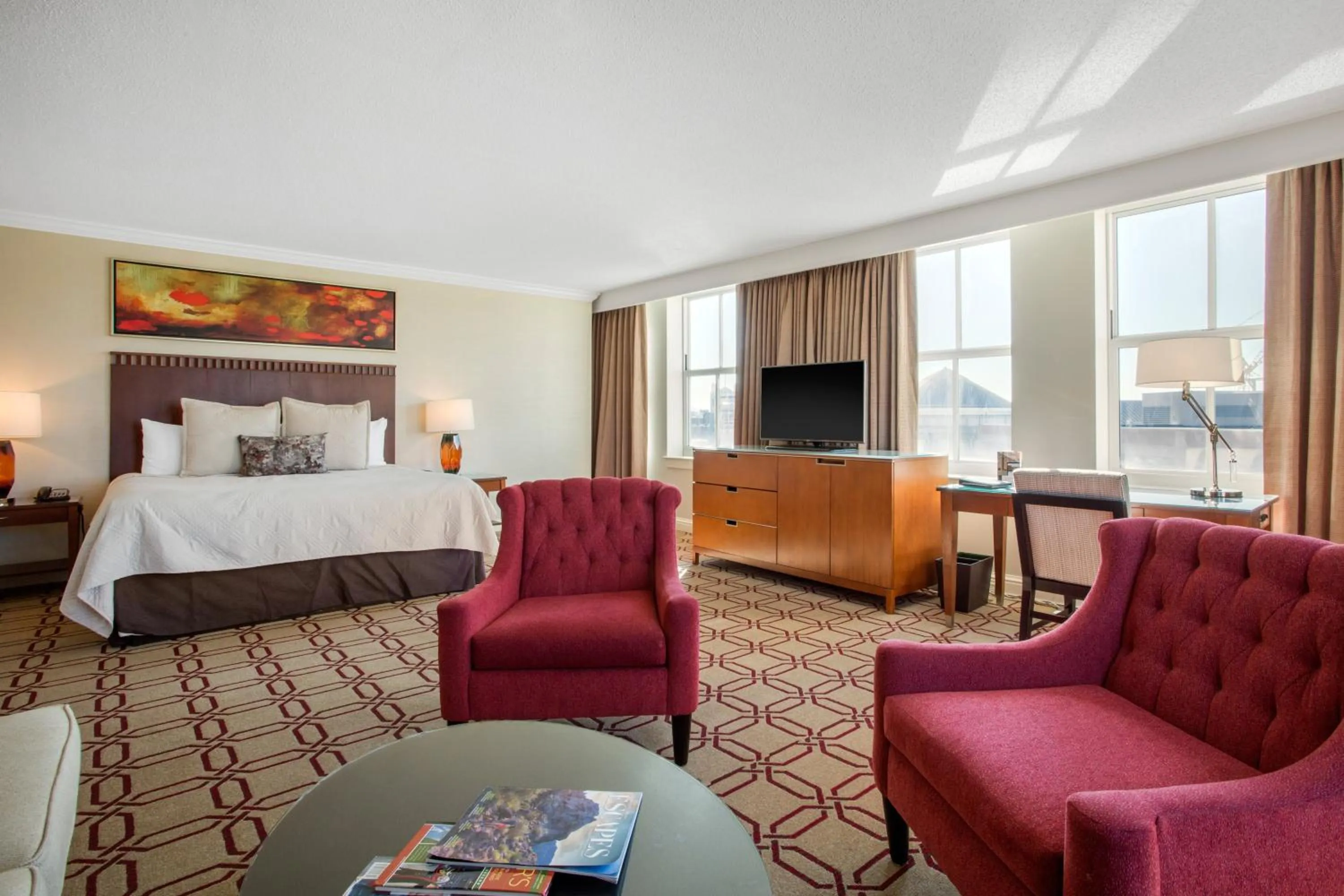 Photo of the whole room, Bed in Omni Providence