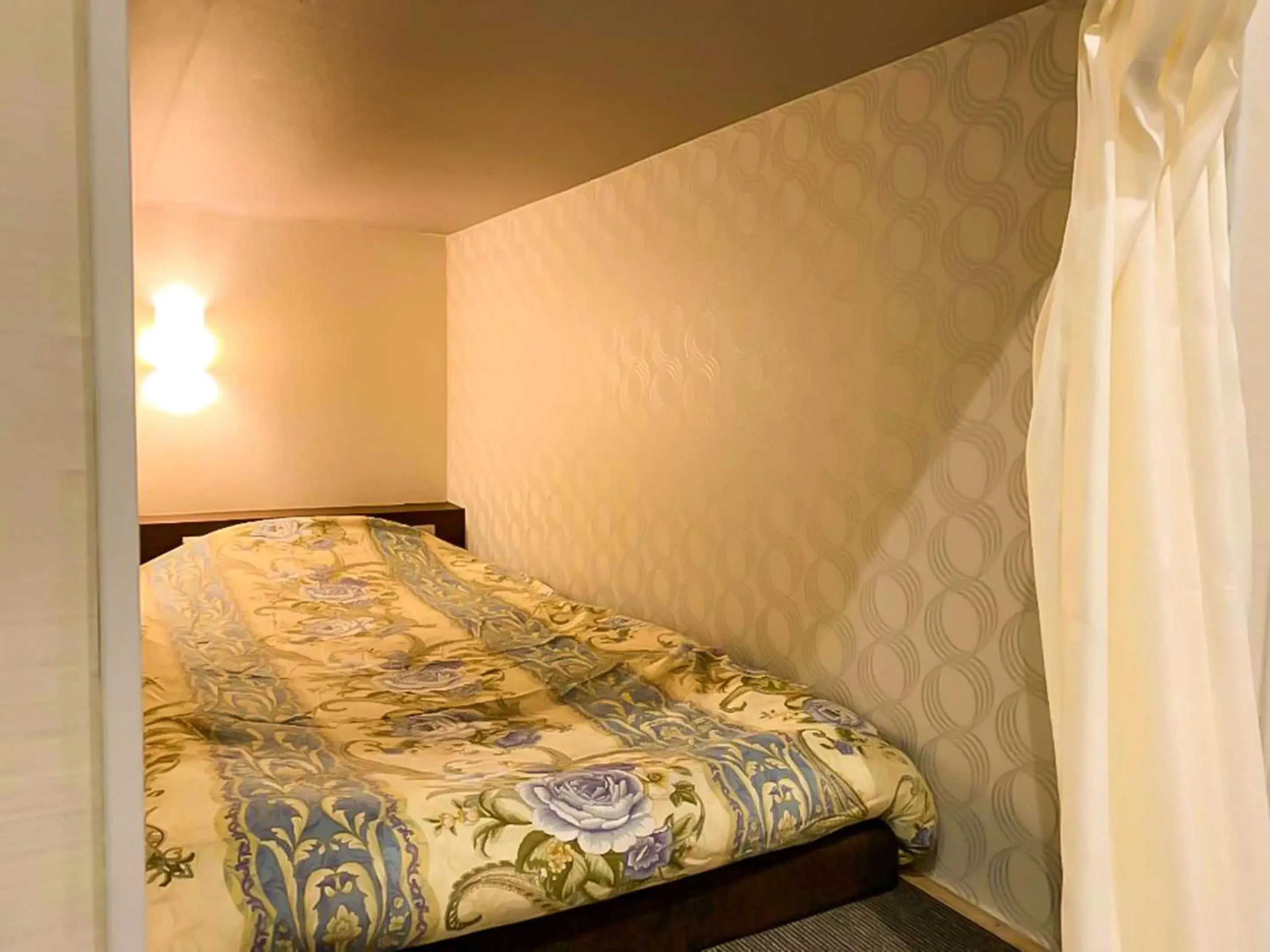 Single Bed in Female Dormitory Room in Relak Guest House 登別 Station Single Bed in Female Dormitory Room in Relak Guest House 登別 Station