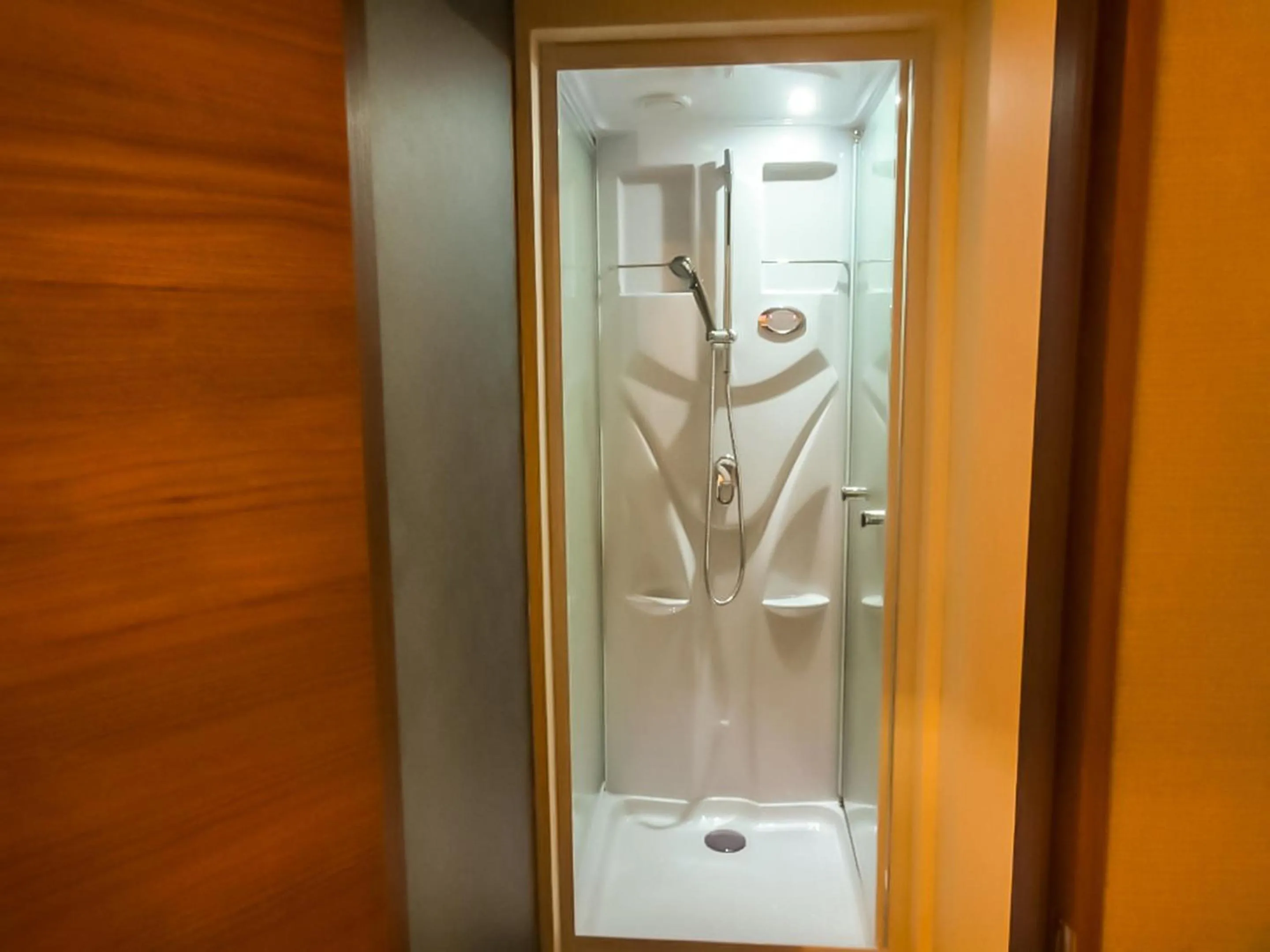 Shower in Relak Guest House 登別 Station