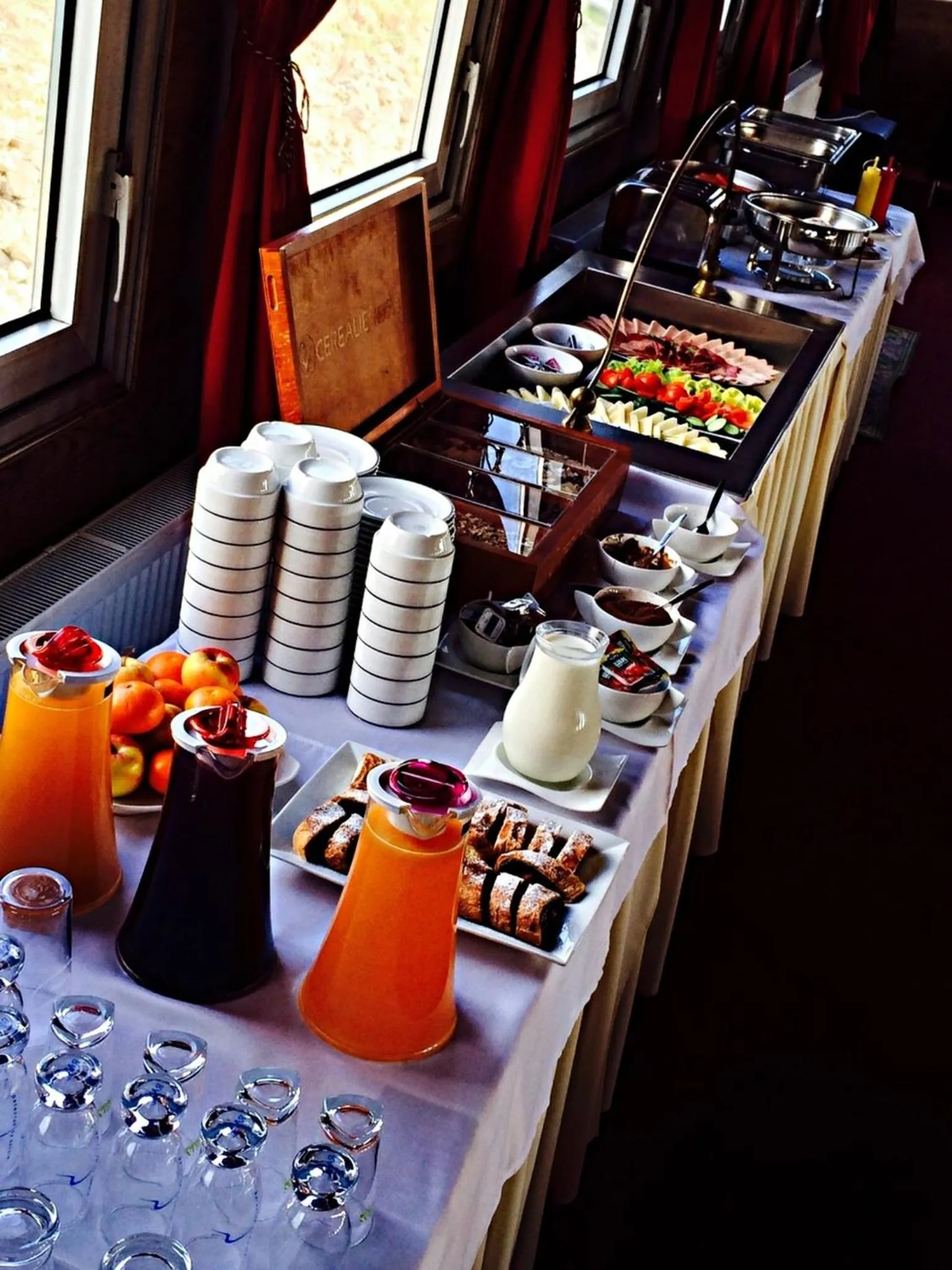 Restaurant/places to eat in Botel Gracia