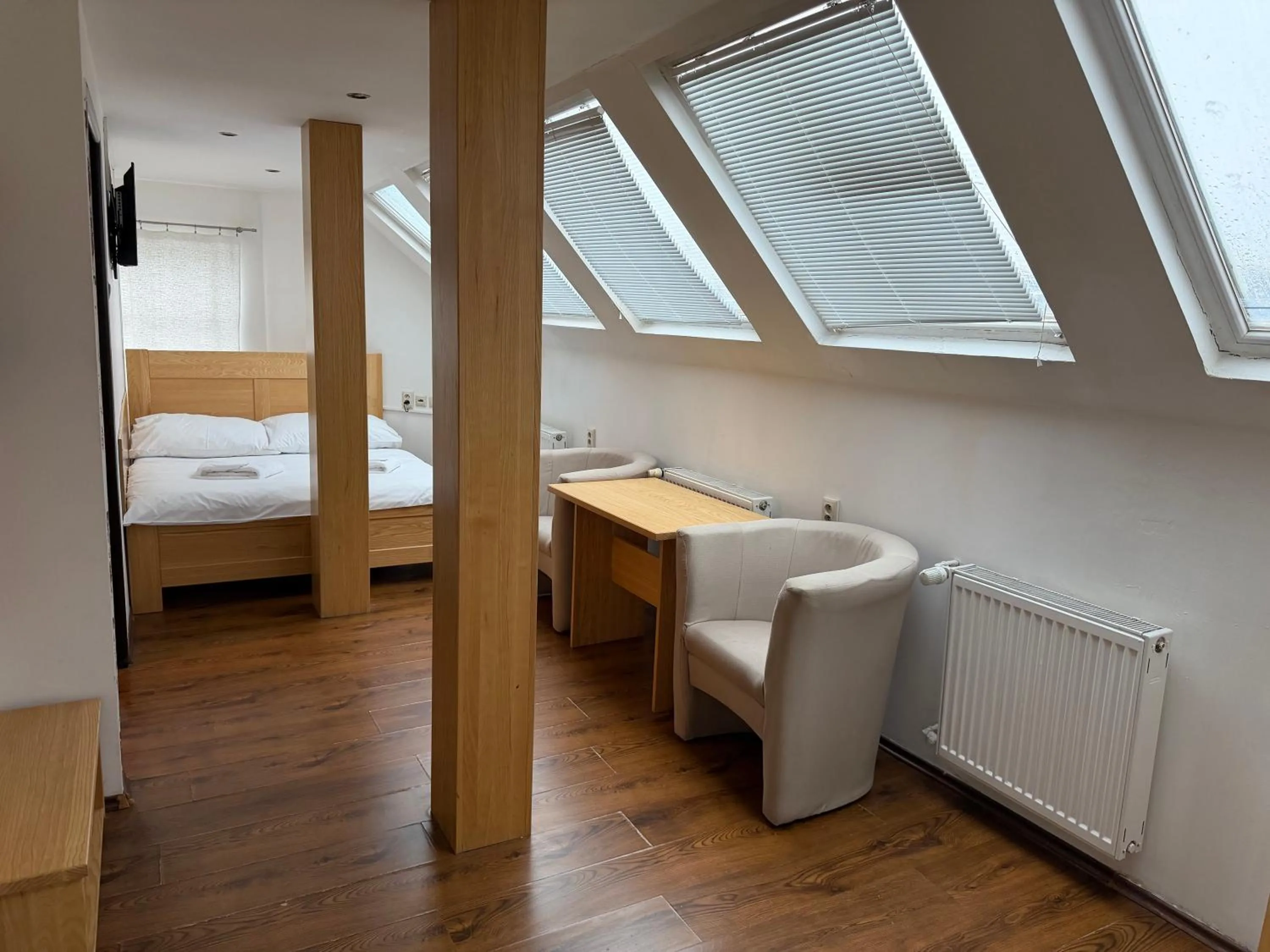 Photo of the whole room, Bed in Botel Gracia