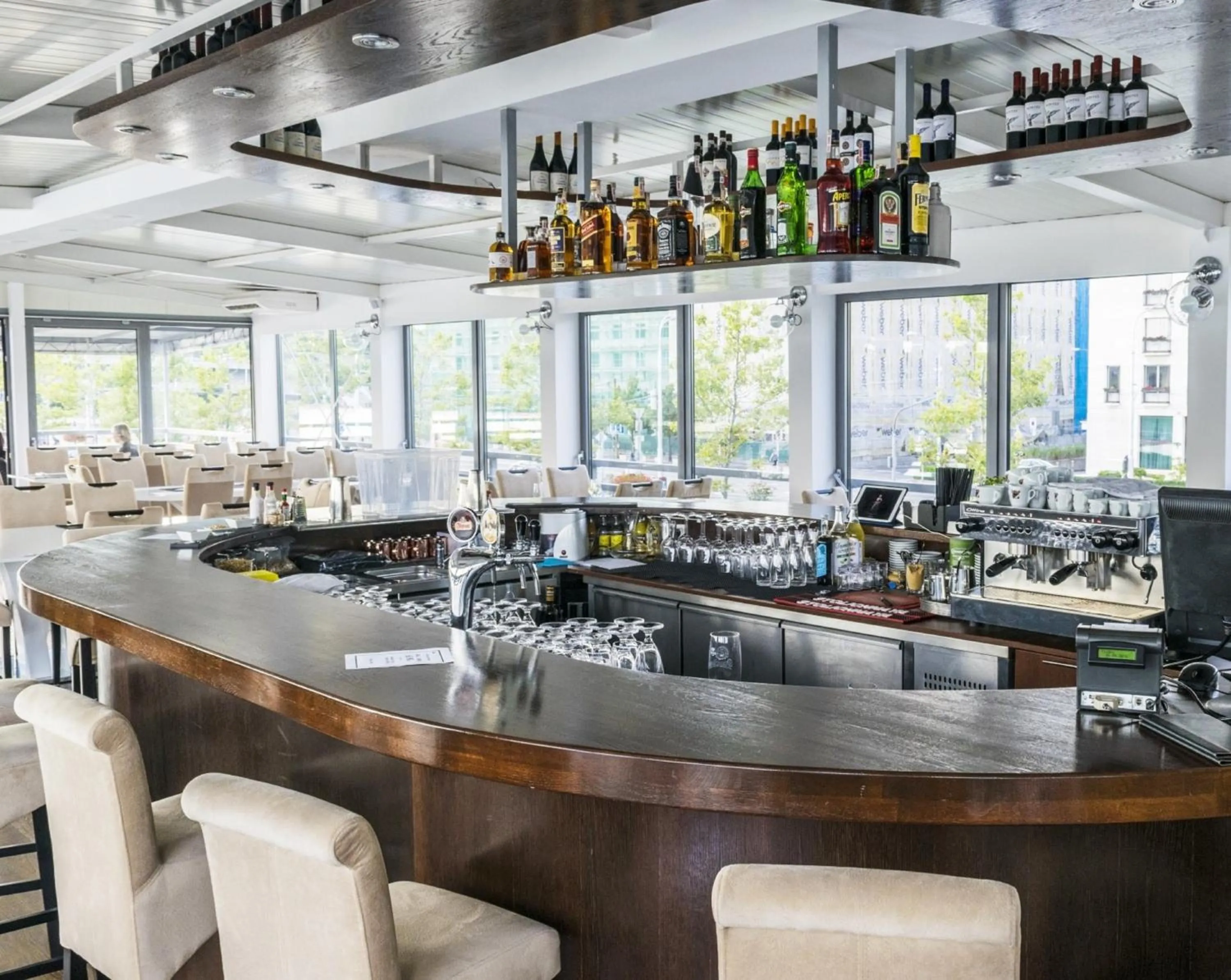 Business facilities in Botel Gracia