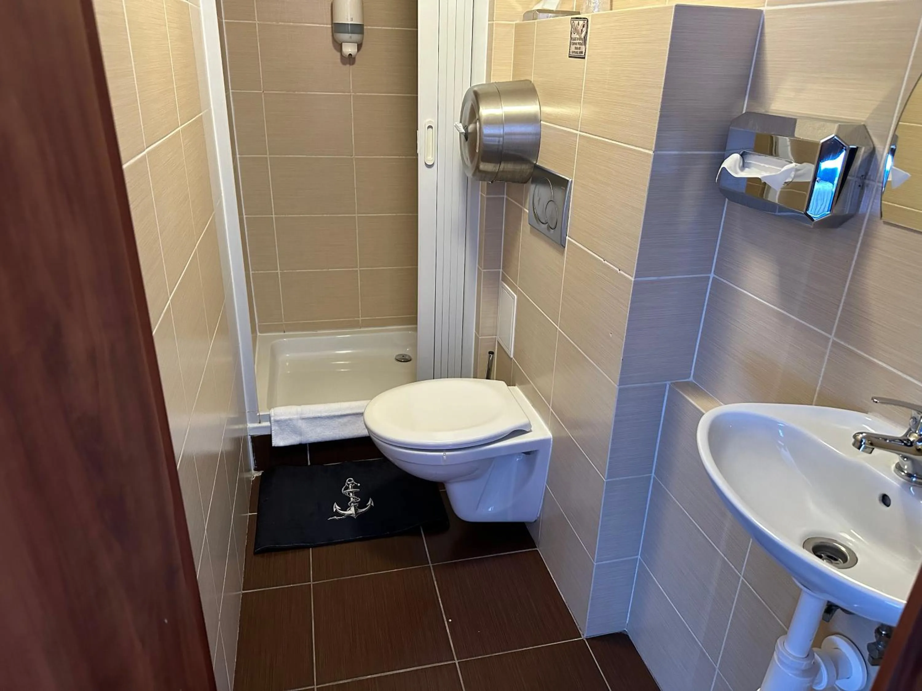 Bathroom in Botel Gracia