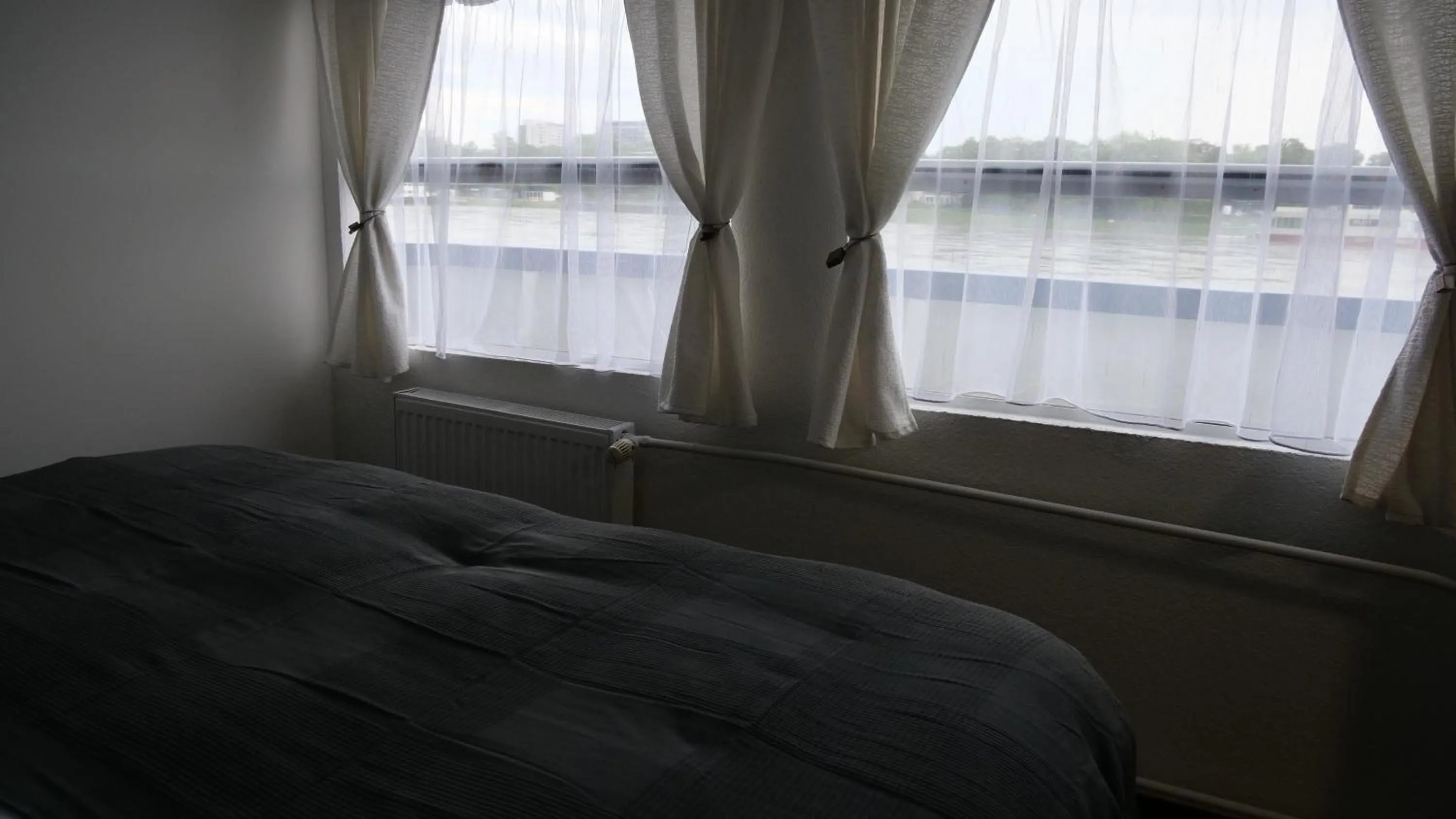 River view, Bed in Botel Gracia