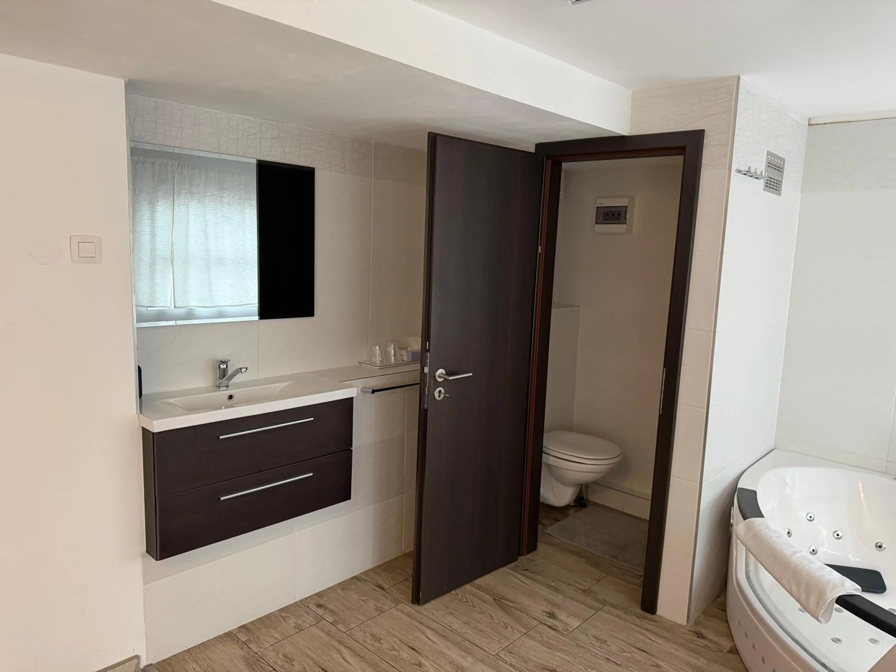 Toilet in Botel Gracia