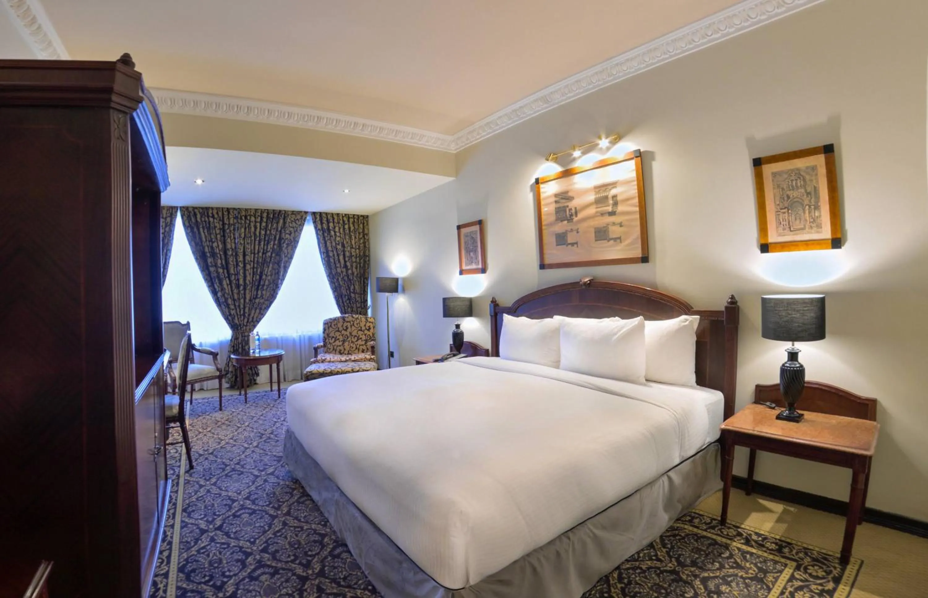 Property building, Bed in Meliá Caracas