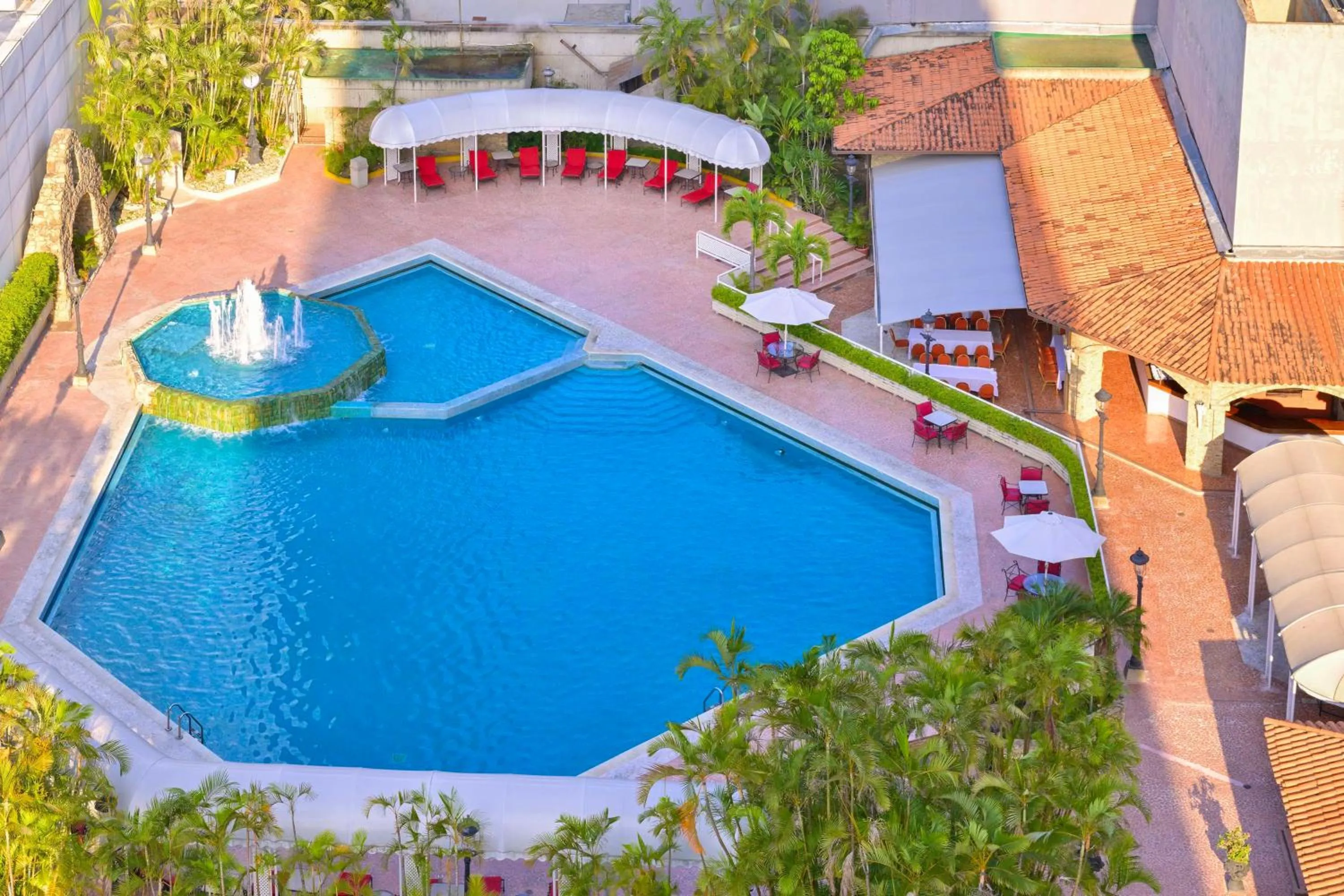 Pool view in Meliá Caracas