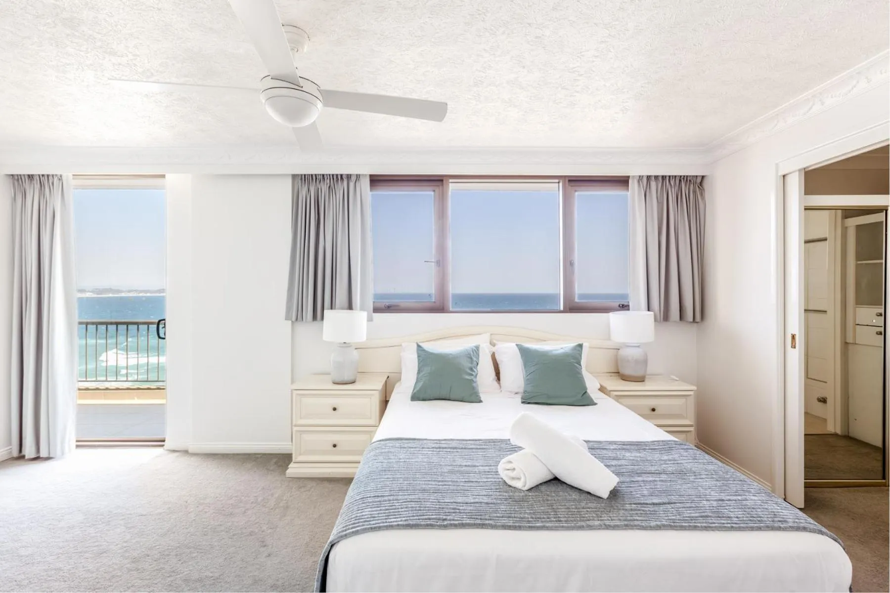 Bed in Columbia Beachfront Apartments on Rainbow Bay