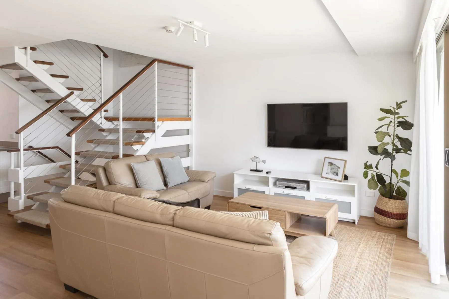 Columbia Beachfront Apartments on Rainbow Bay