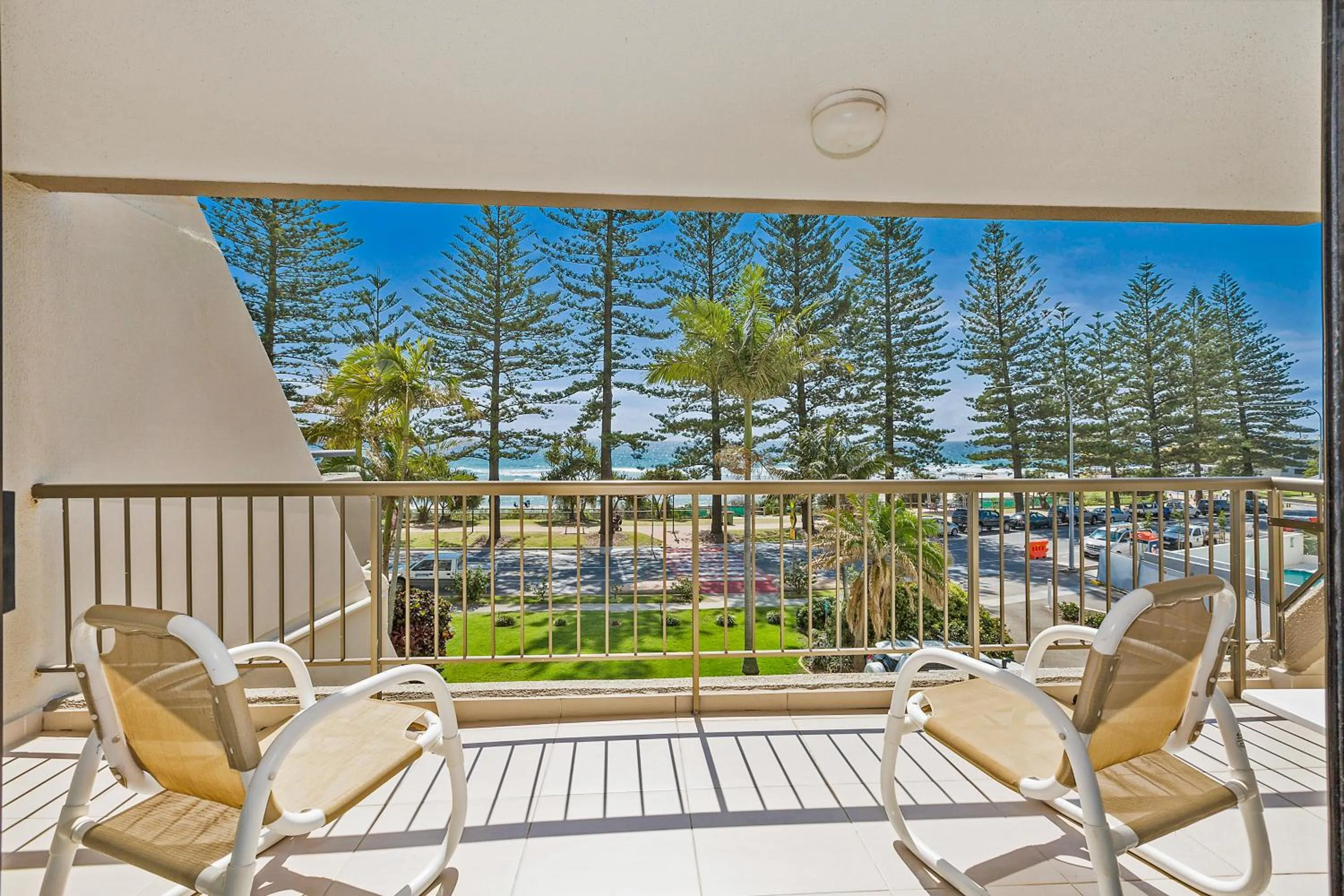 Columbia Beachfront Apartments on Rainbow Bay