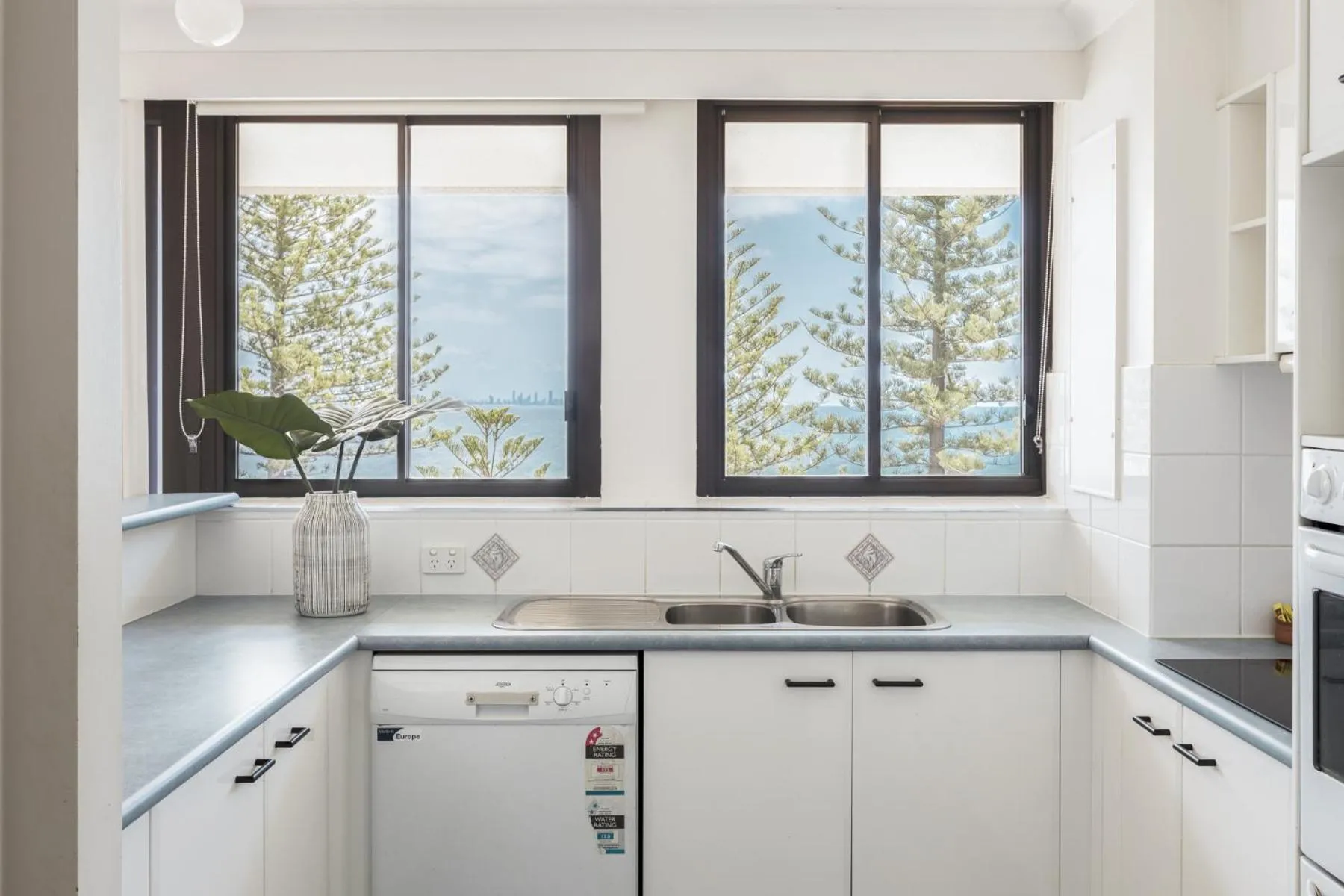 Columbia Beachfront Apartments on Rainbow Bay